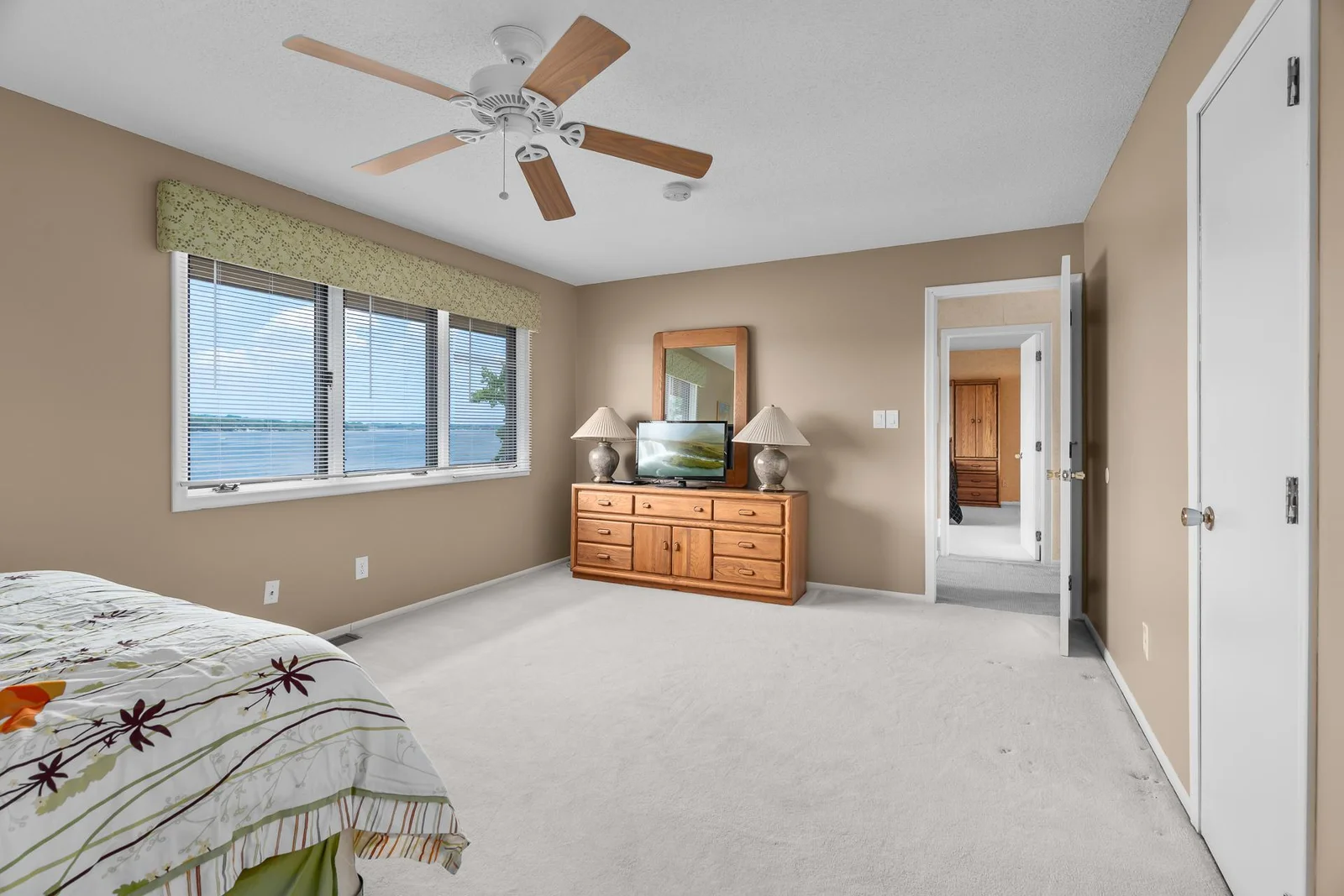 4646 Lords St NE MLS-58.jpg