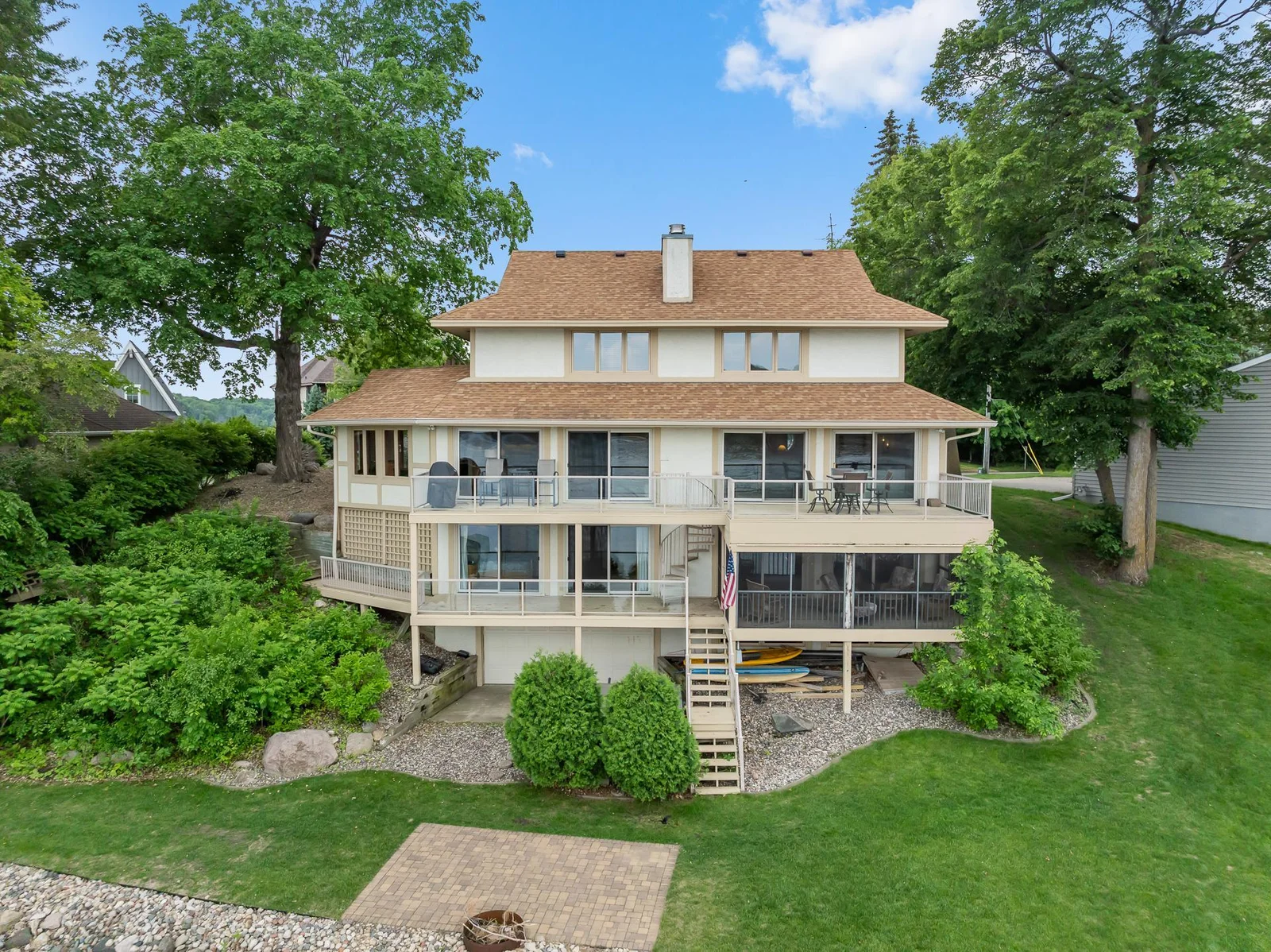 4646 Lords St NE MLS-8.jpg