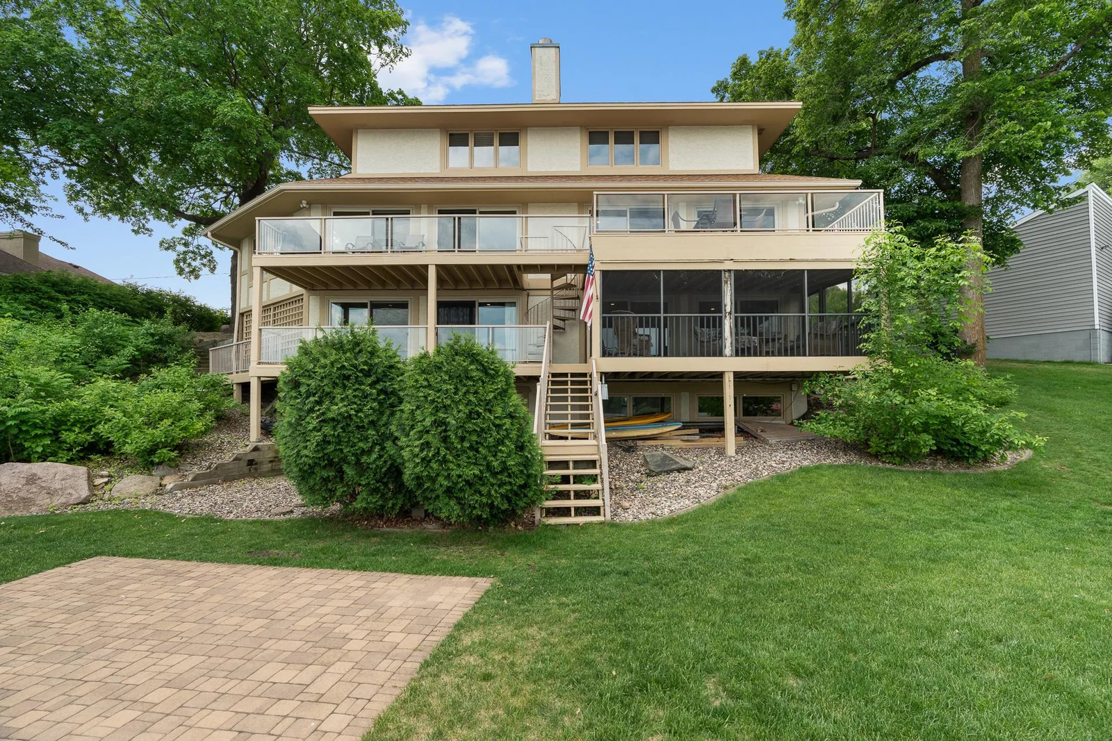 4646 Lords St NE MLS-28.jpg