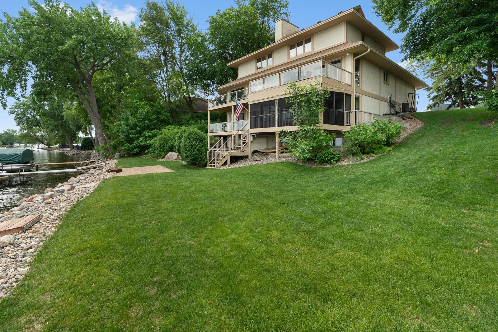 4646 Lords St NE MLS-27.jpg