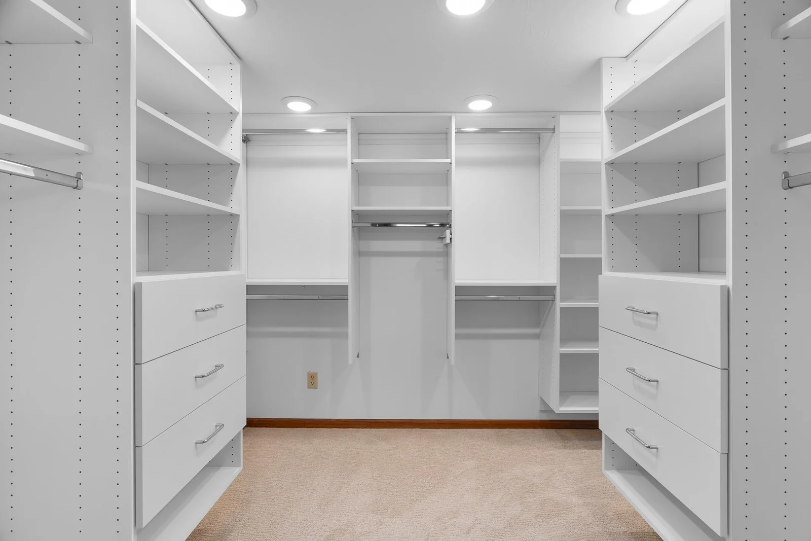 4646 Lords St NE MLS-66.jpg