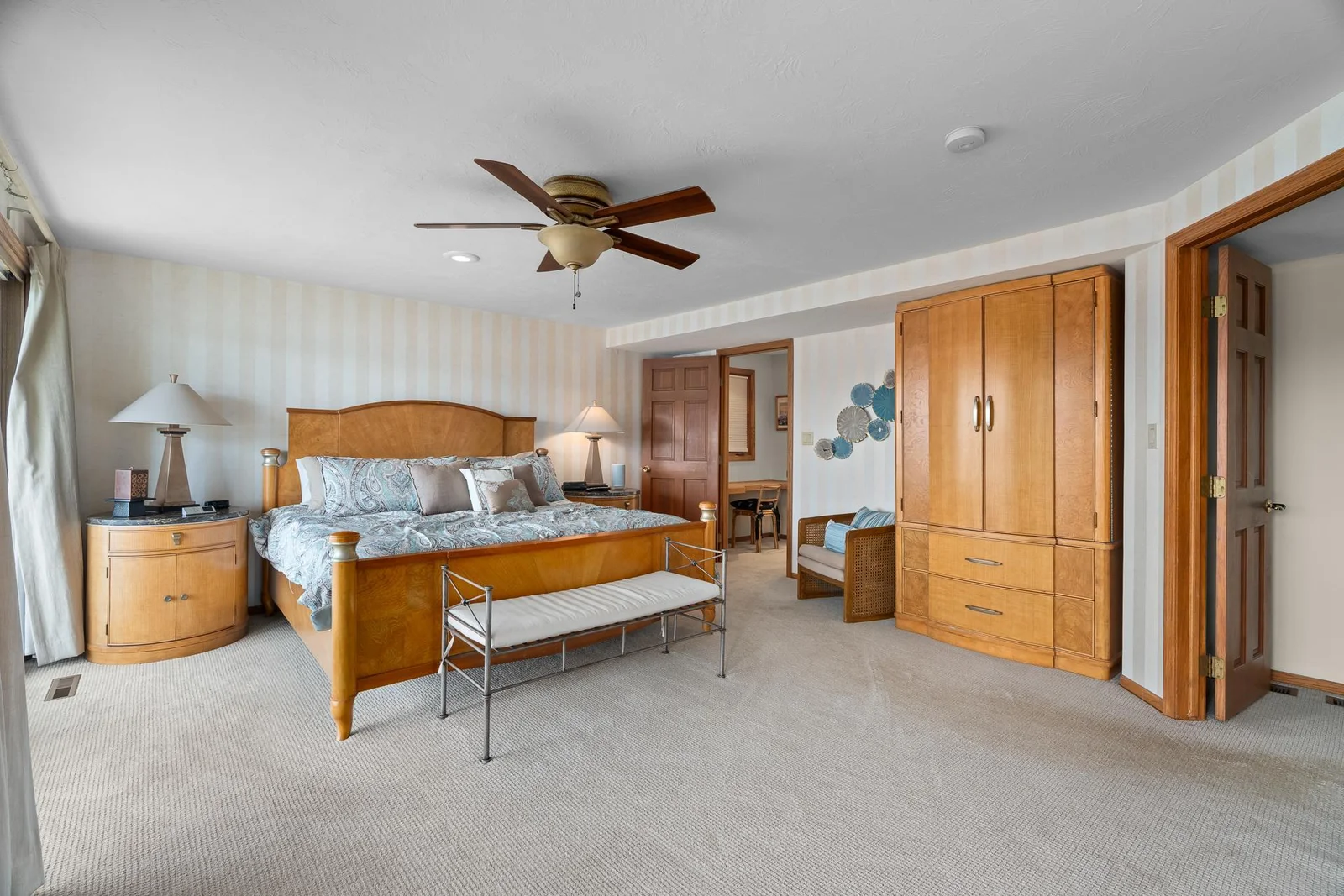 4646 Lords St NE MLS-63.jpg