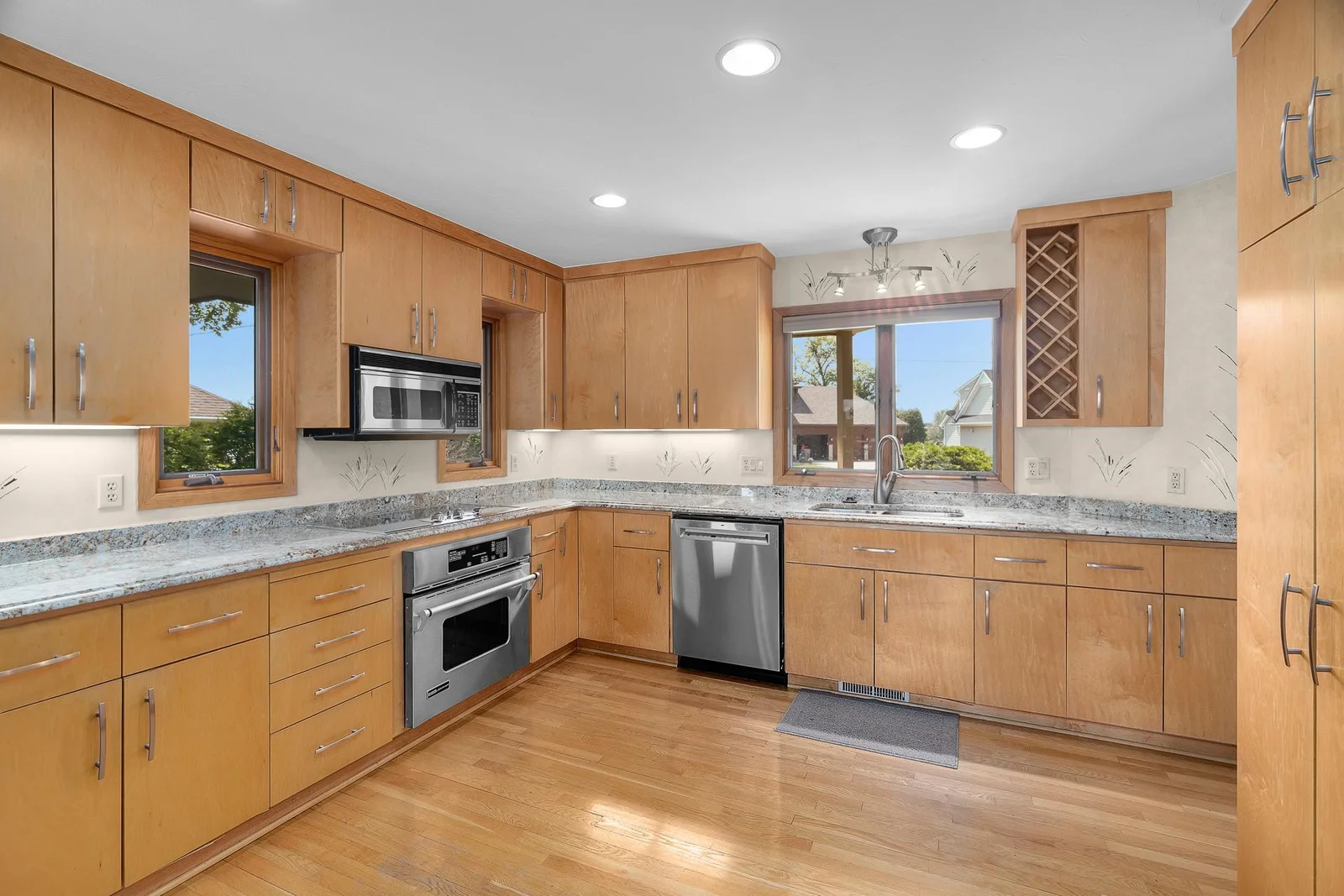 4646 Lords St NE MLS-41.jpg