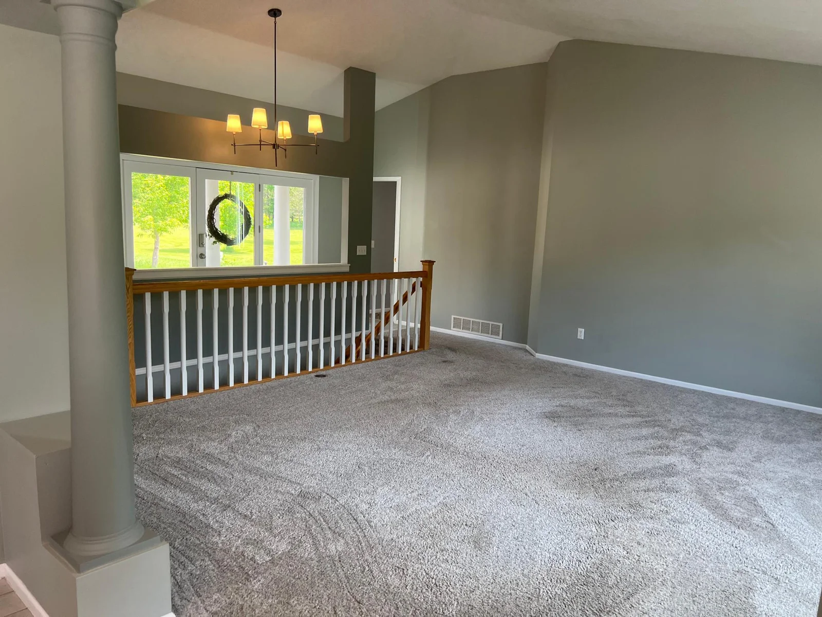 LOOKING TO THE LIVING ROOM FROM THE KITCHEN.