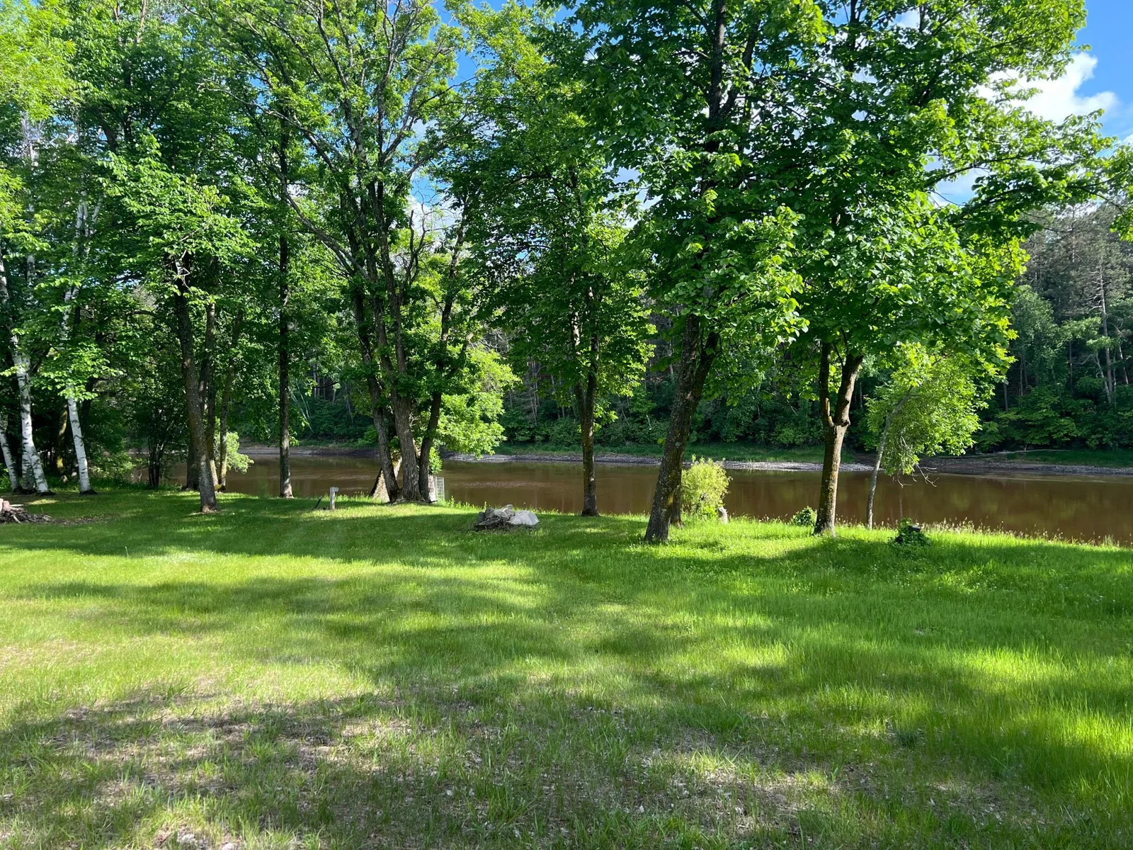 A CLOSER LOOK AT THE SHADED AREA NEXT TO THE WATERS EDGE.