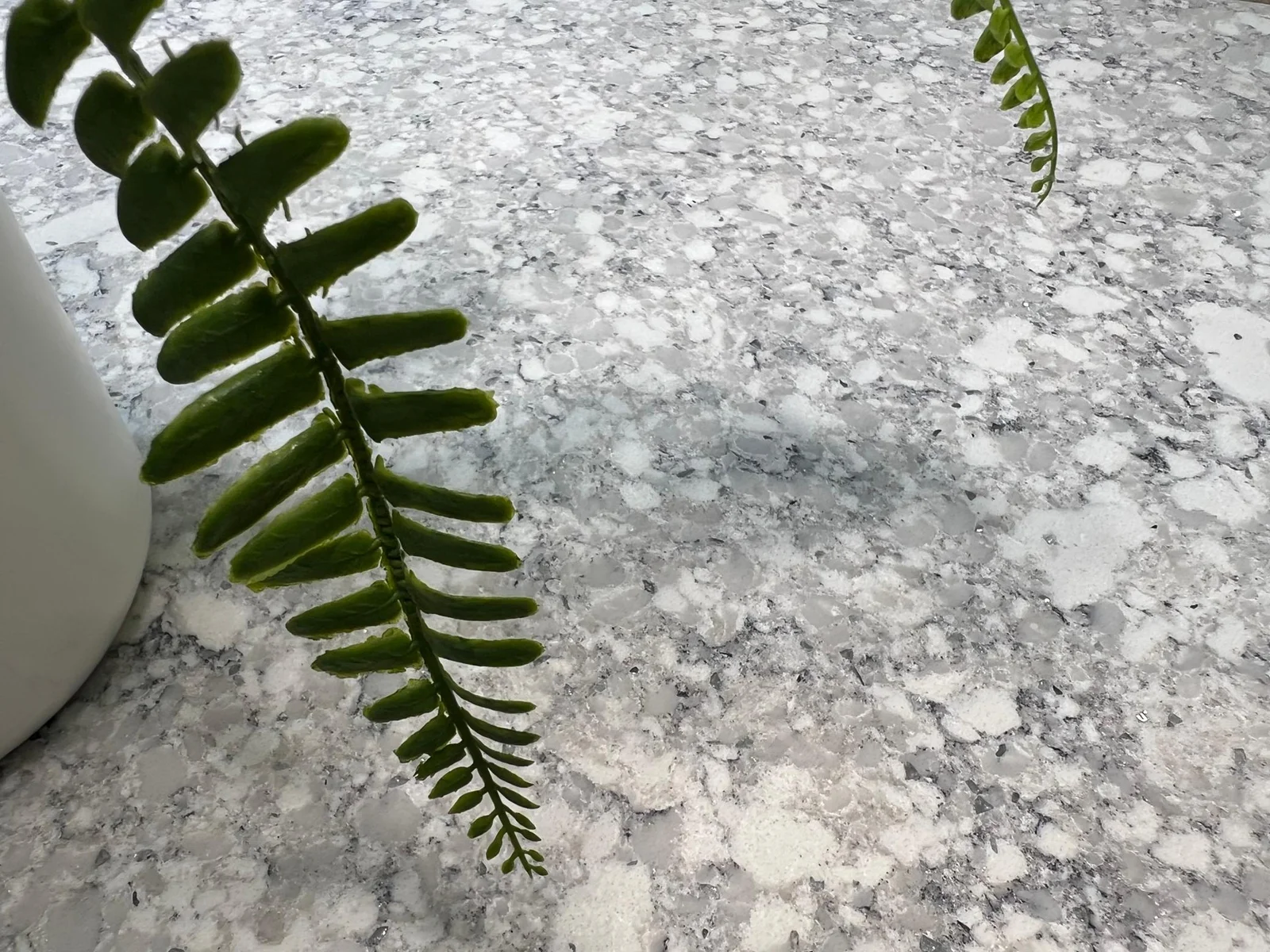 A CLOSE-UP OF THE GORGEOUS QUARTZ COUNTERTOP.