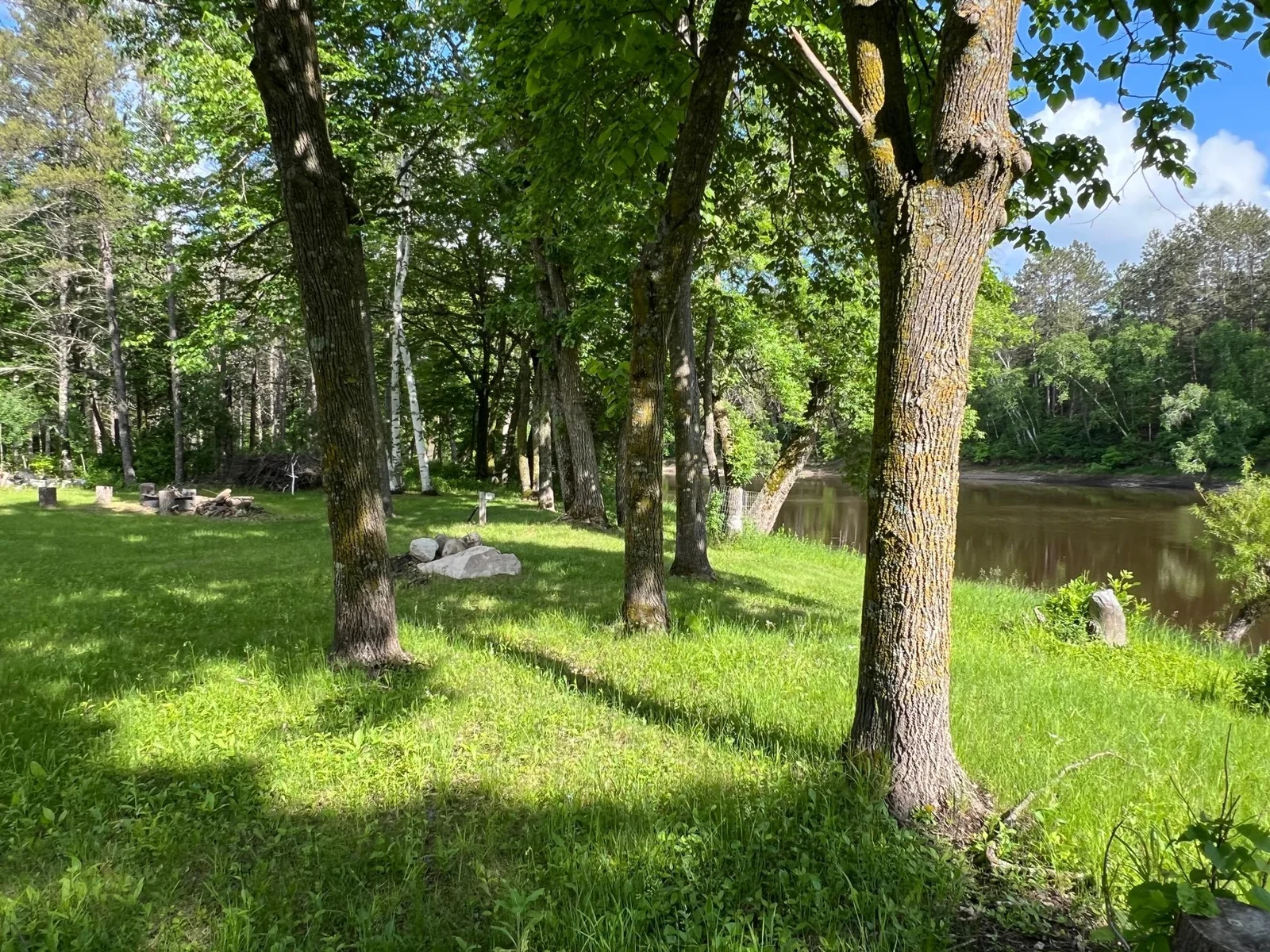 ANOTHER VIEW OF THE BEAUTIFUL GROUNDS NEXT TO THE RIVER.