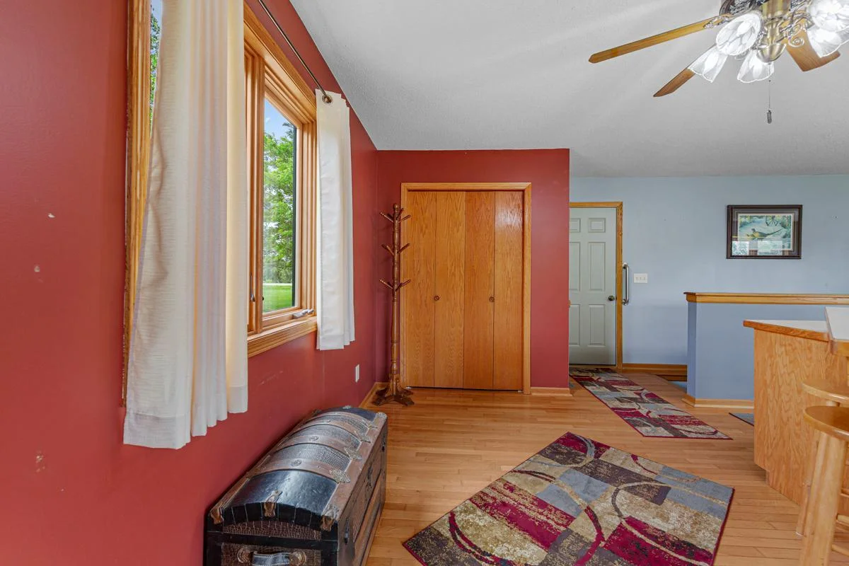 24 Breakfast nook.jpg
