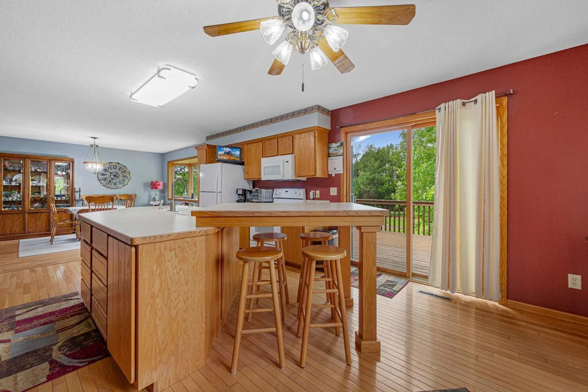 23 Kitchen.jpg