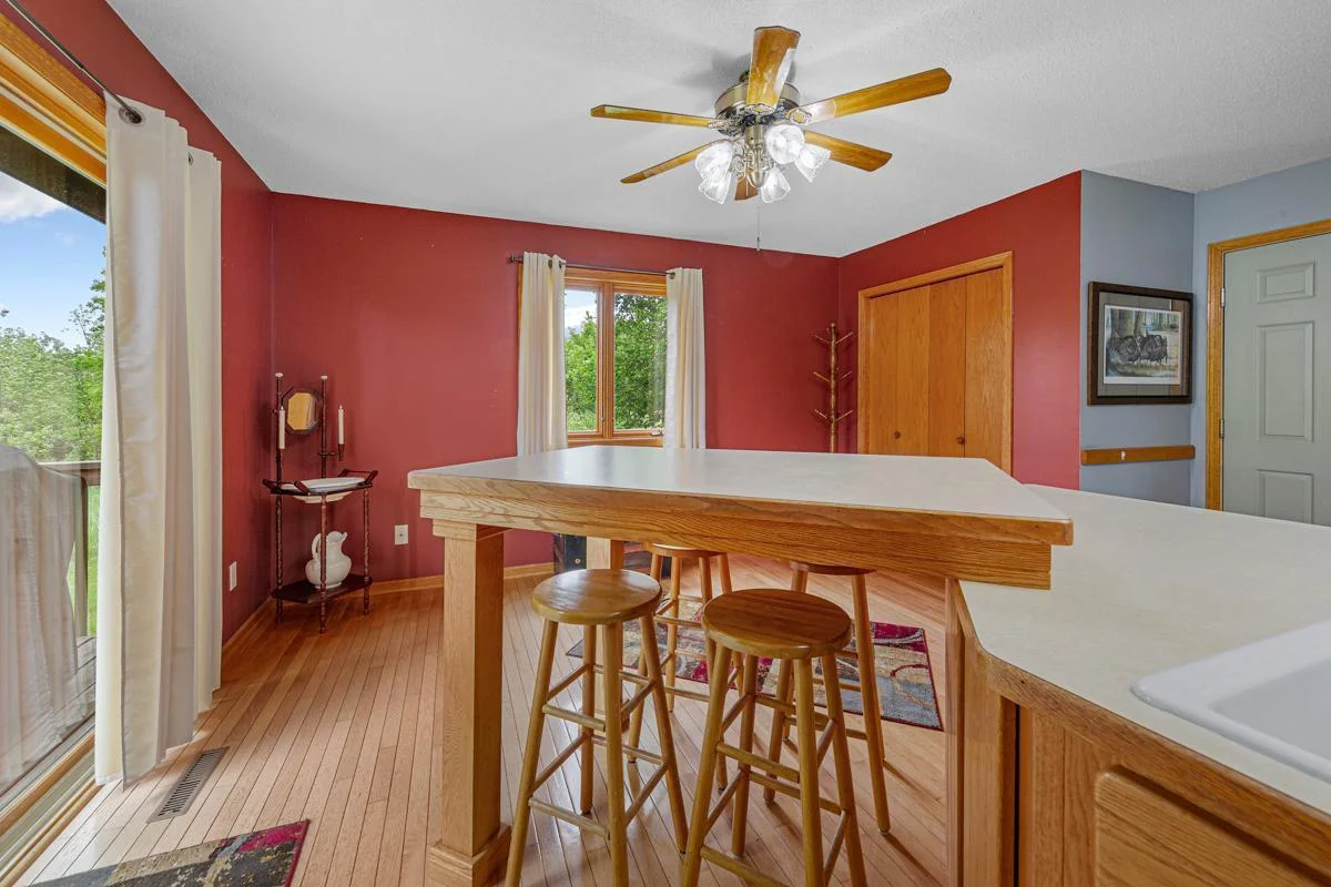 28 Kitchen.jpg