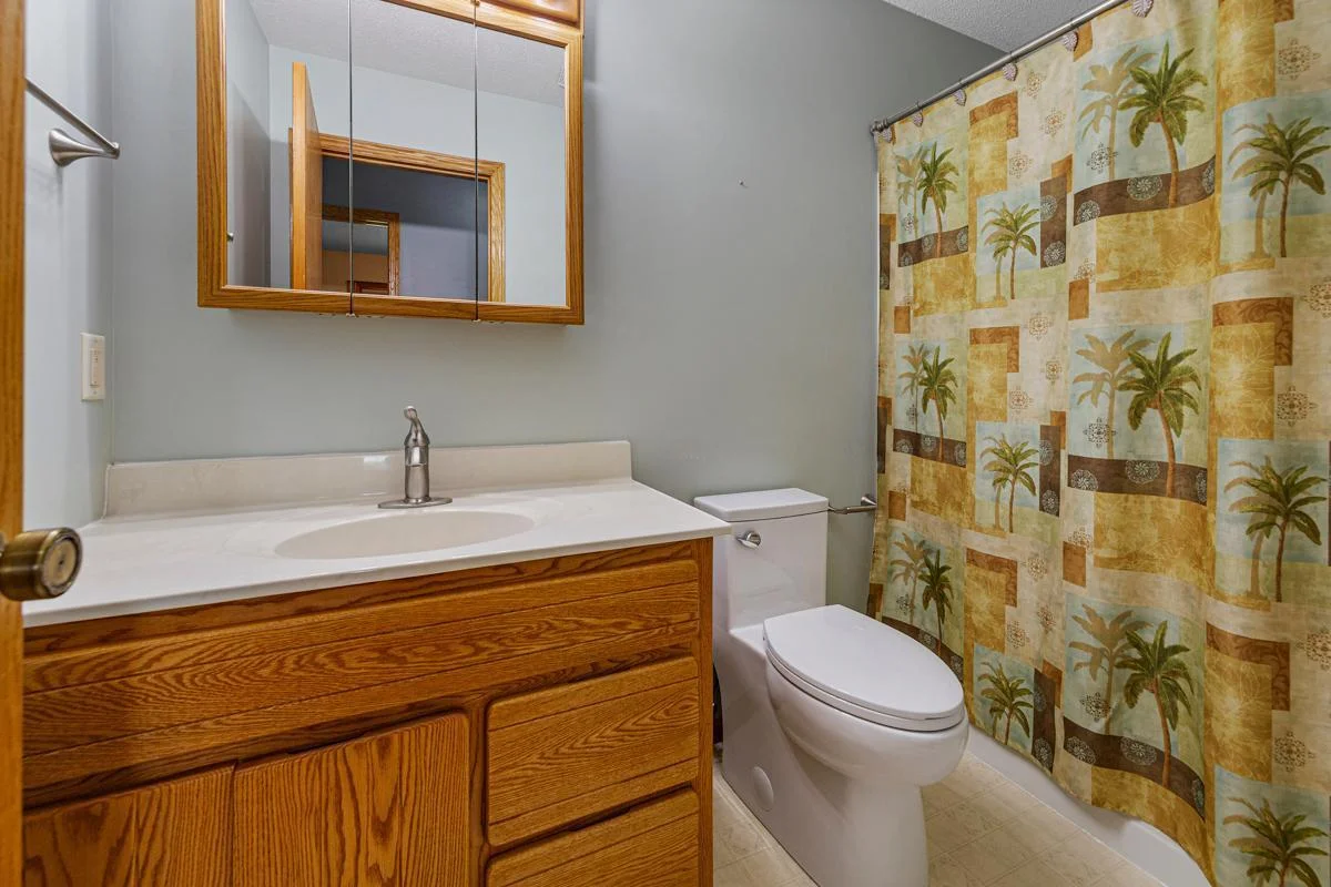 29 Bathroom.jpg