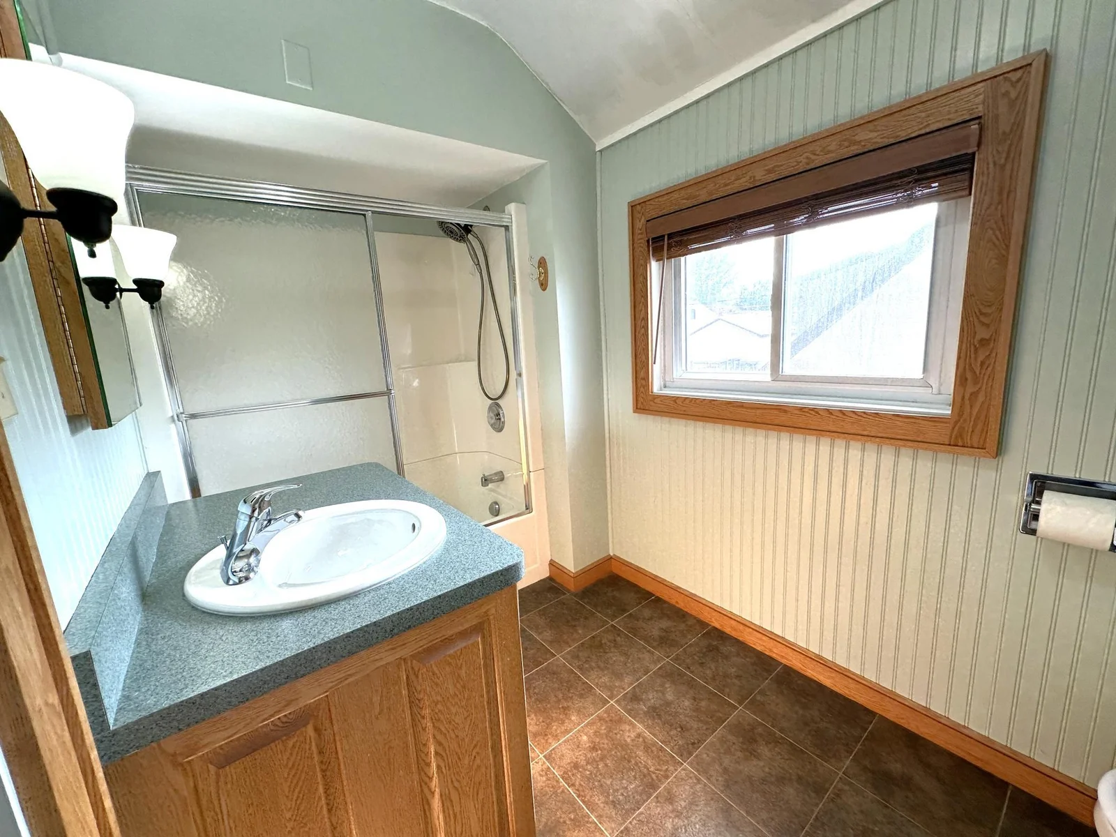 638 E James Main bath.JPG