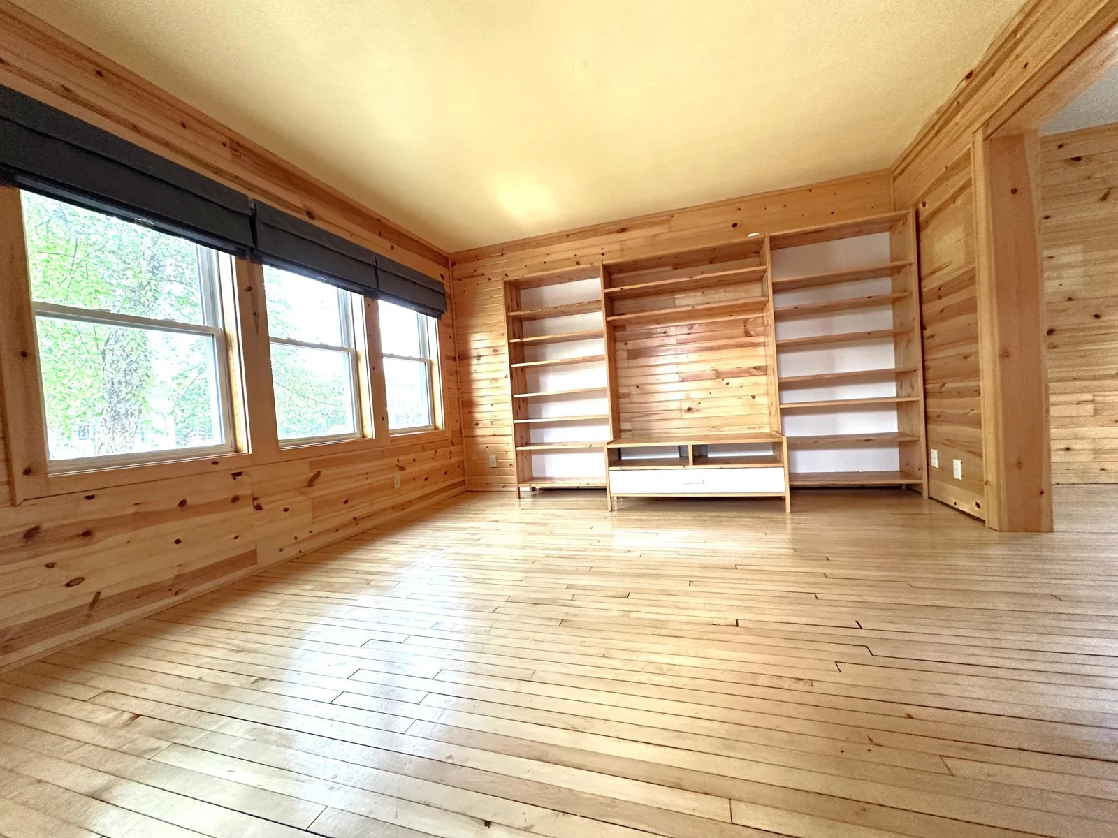 638 E James Living Rm 1.JPG