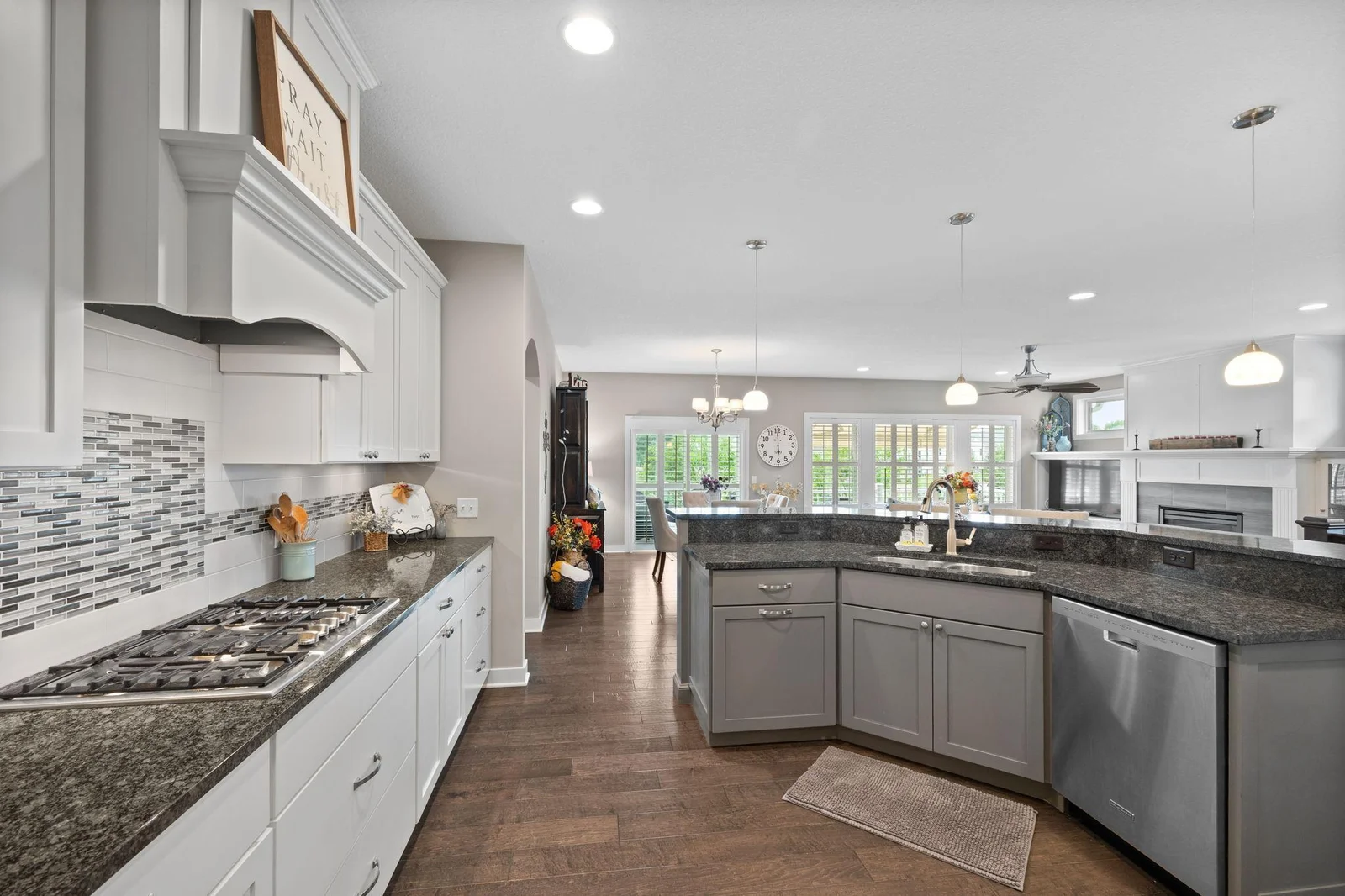 Gorgeous gourmet kitchen