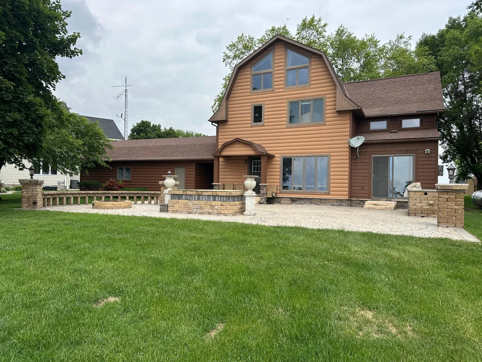 Photo 1 of 70 Lakeview
