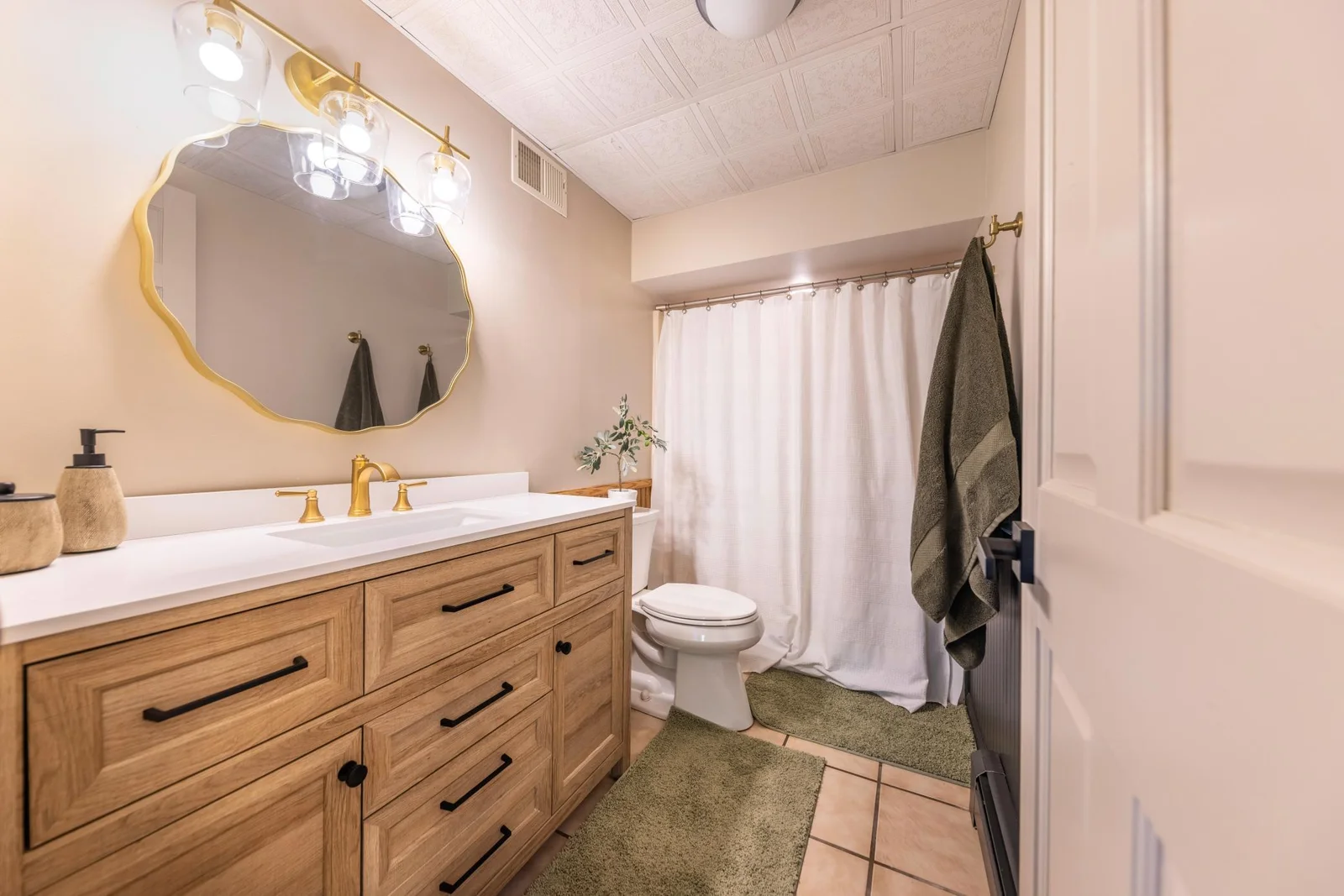 Full Bath Lower