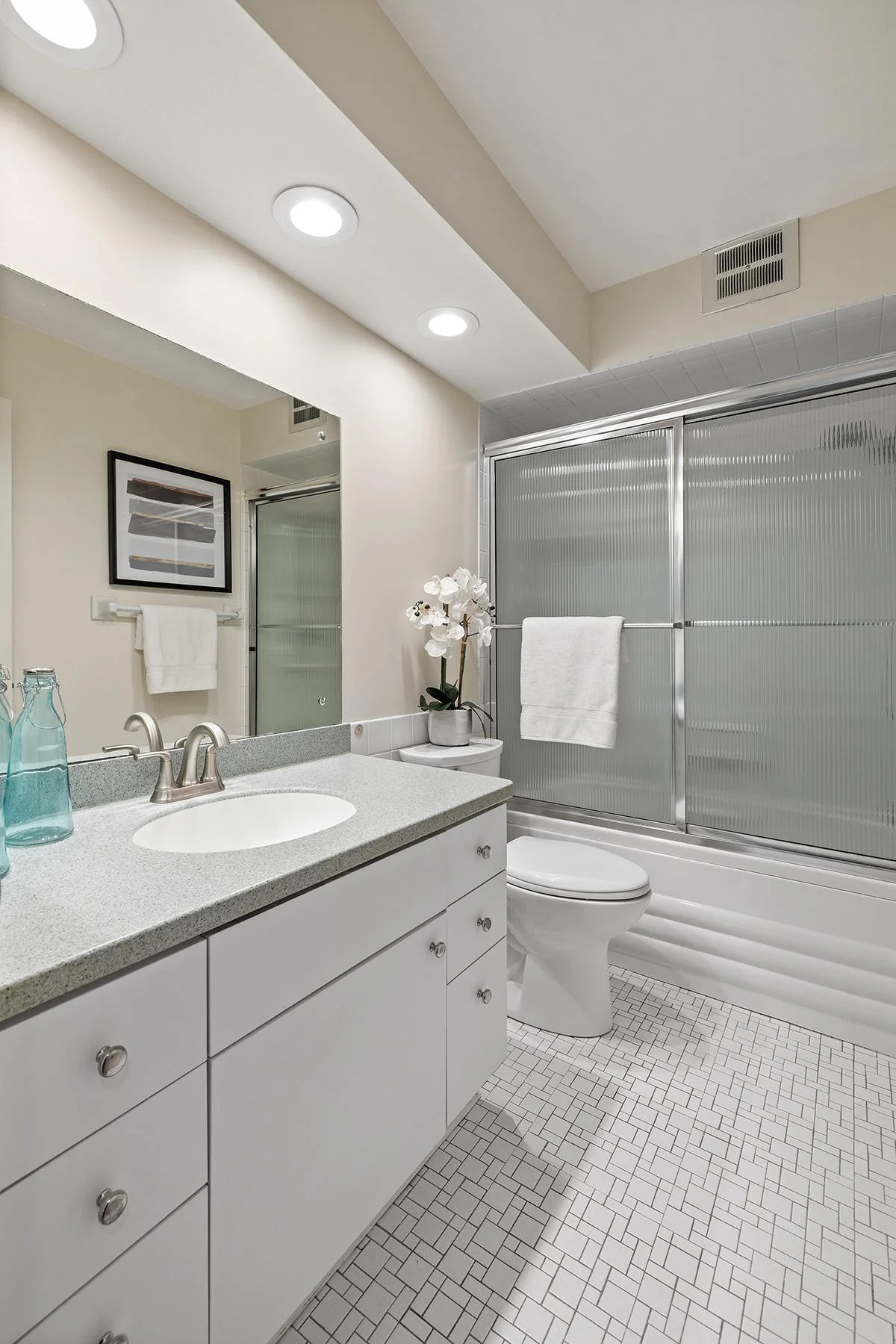 Bathroom with jetted tub