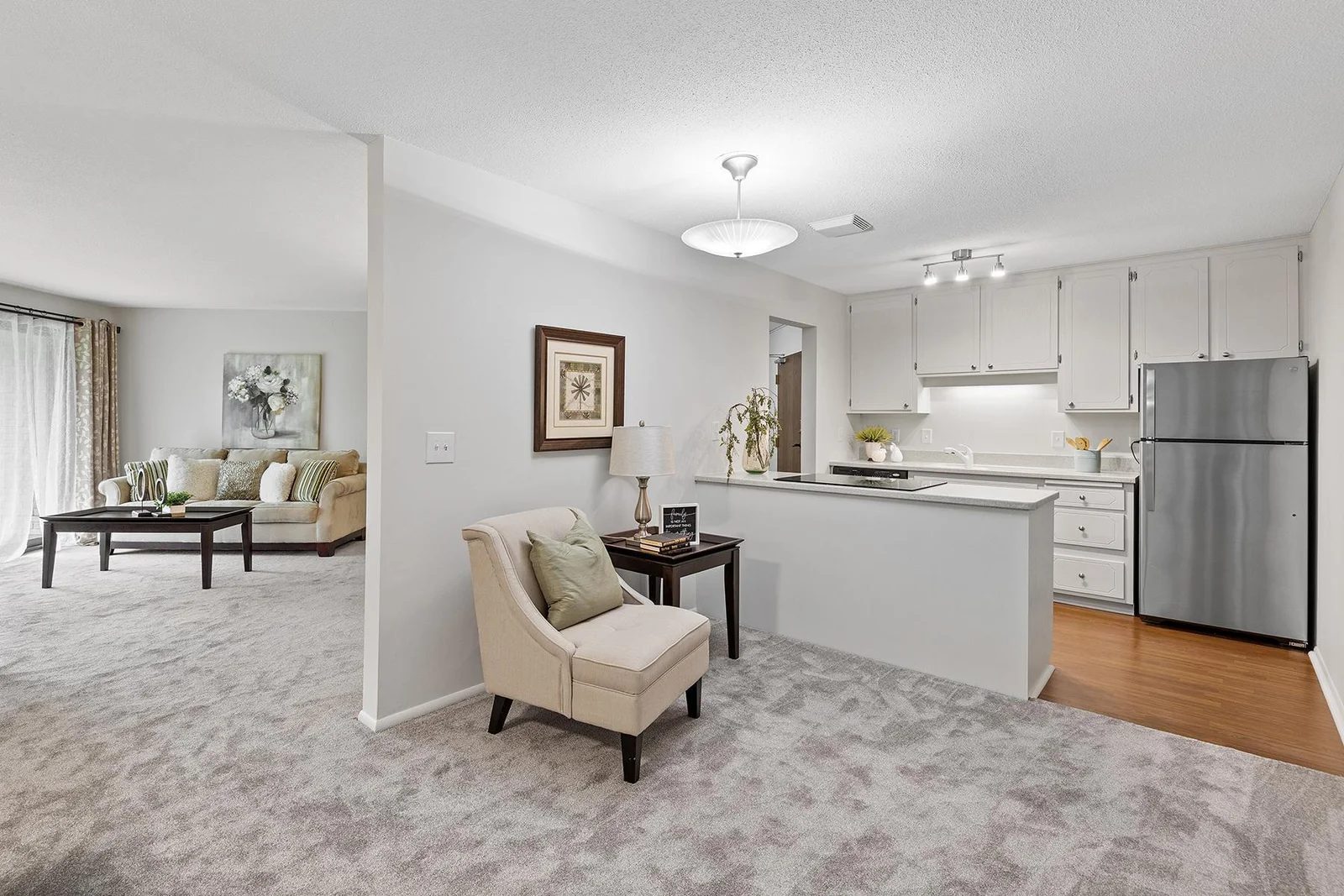 Bonus area between kitchen and dining room