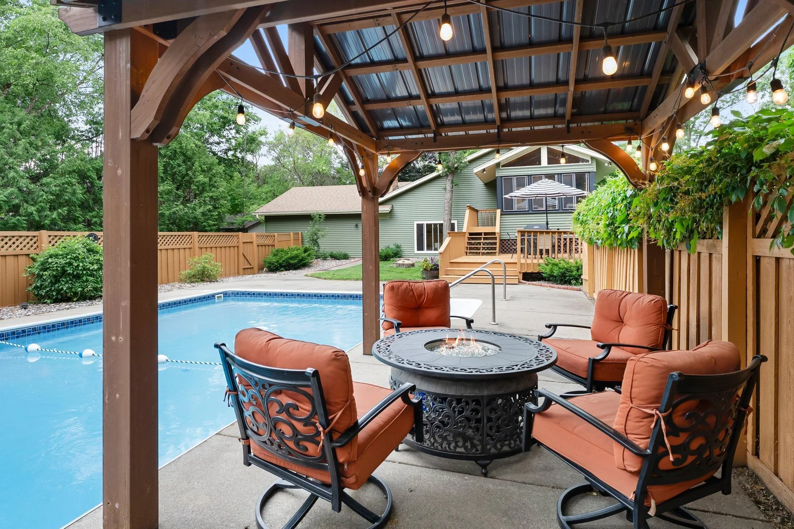 Built-in cabana stays - furniture negotiable