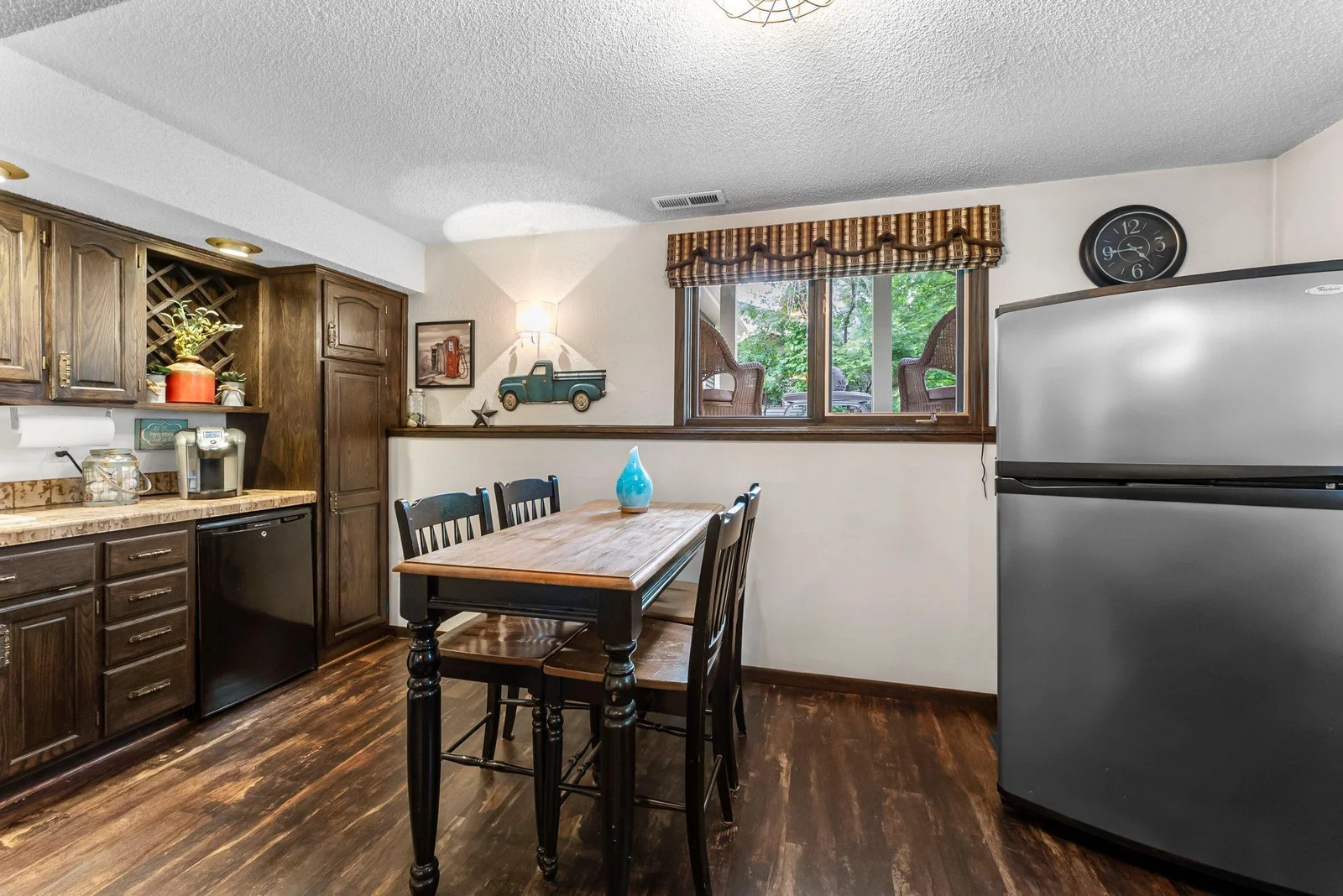 Recessed lighting at kitchenette