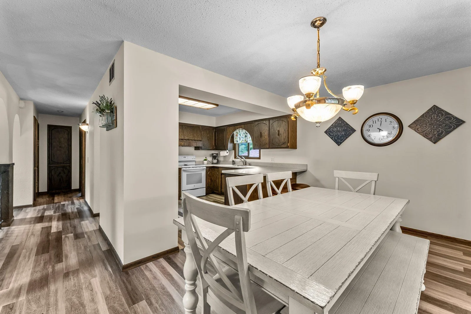 Nice flow from dining & kitchen to hall