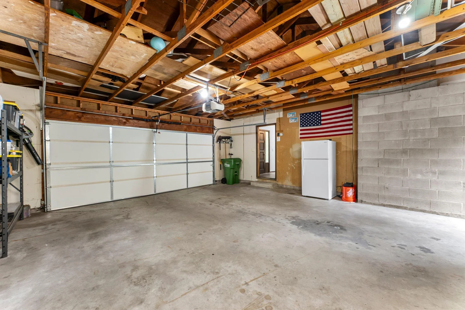 Oversized 2-car garage