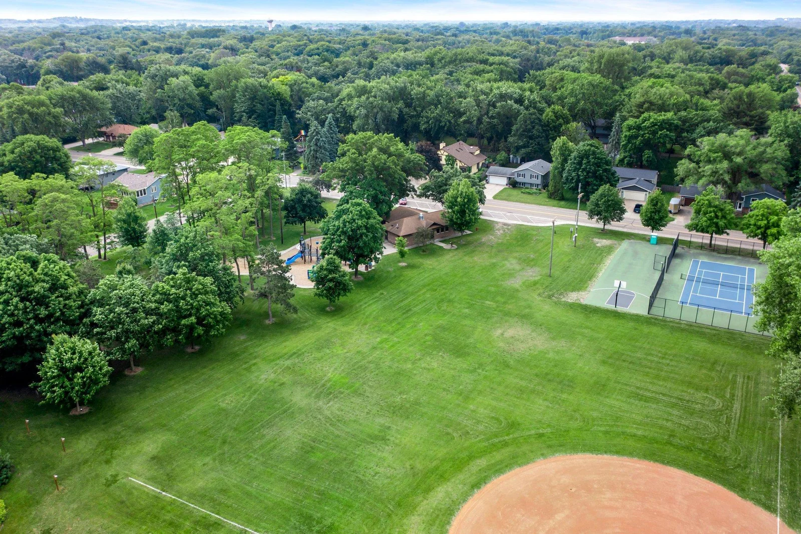 Groveland Park 2 blocks away