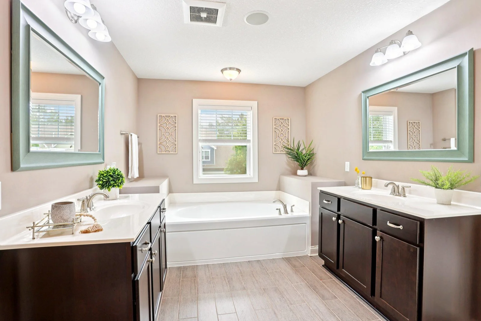 His and her sinks on both sides of the soaking tub.