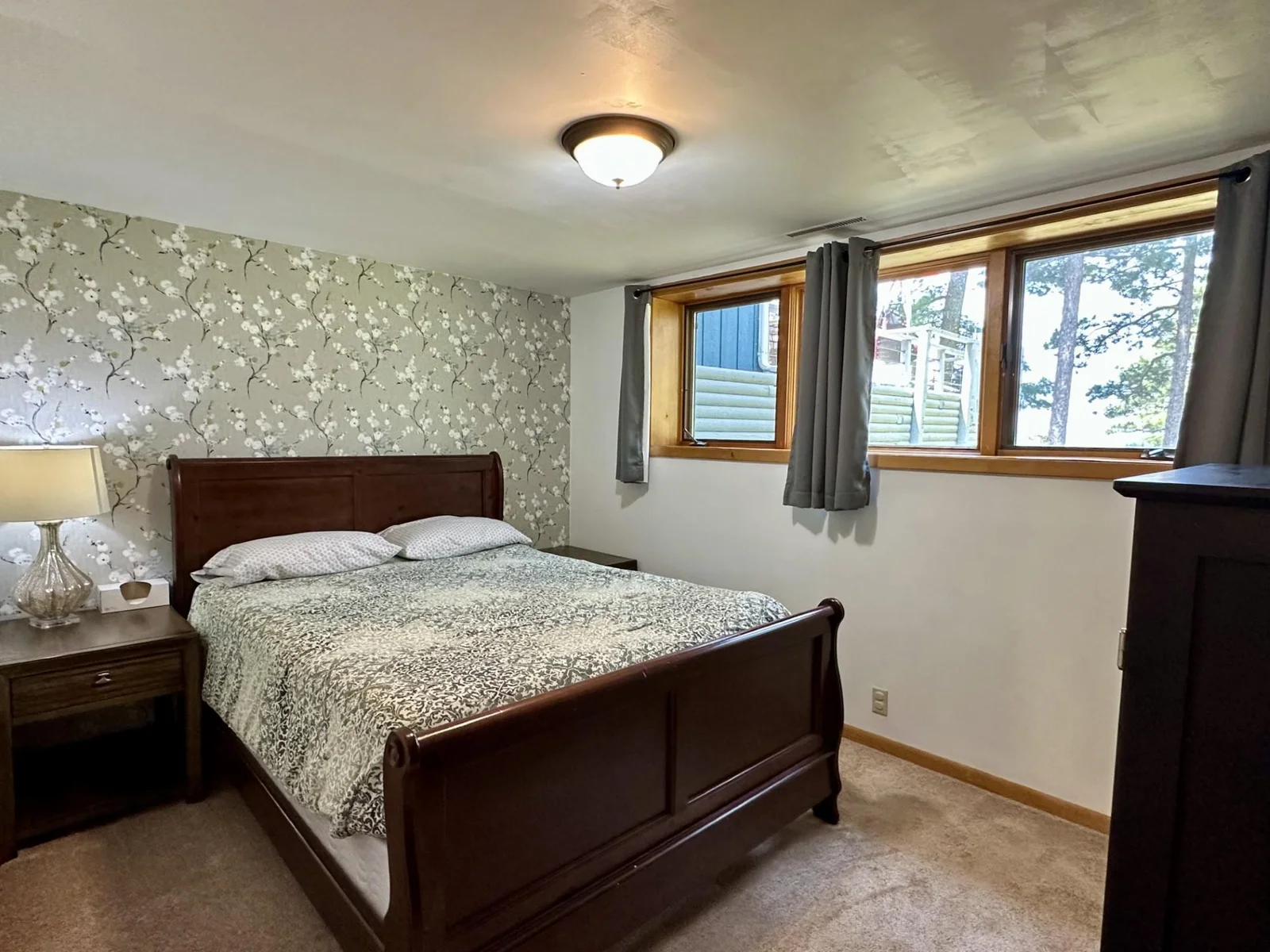 Lakeside lower level bedroom!