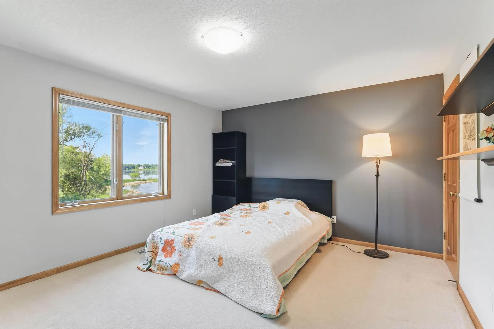 25-web-or-mls-18715-24th-Ave-N-25.jpg