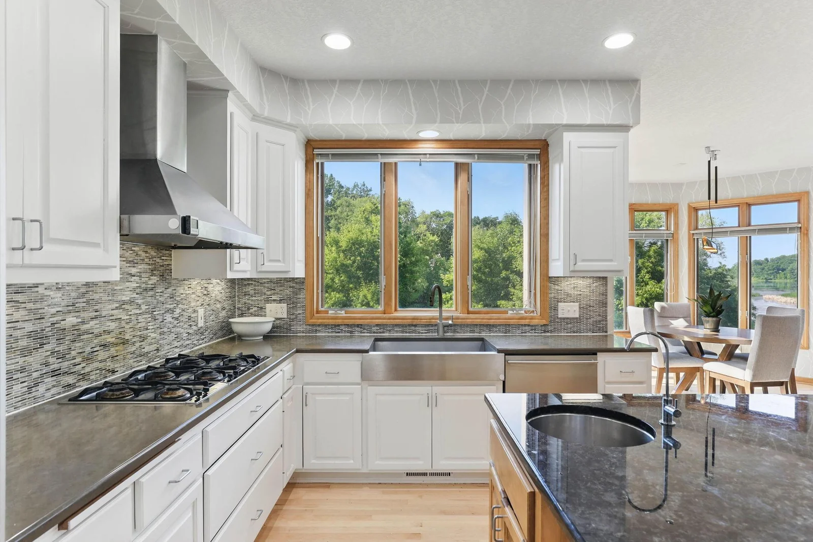 10-web-or-mls-18715-24th-Ave-N-10.jpg