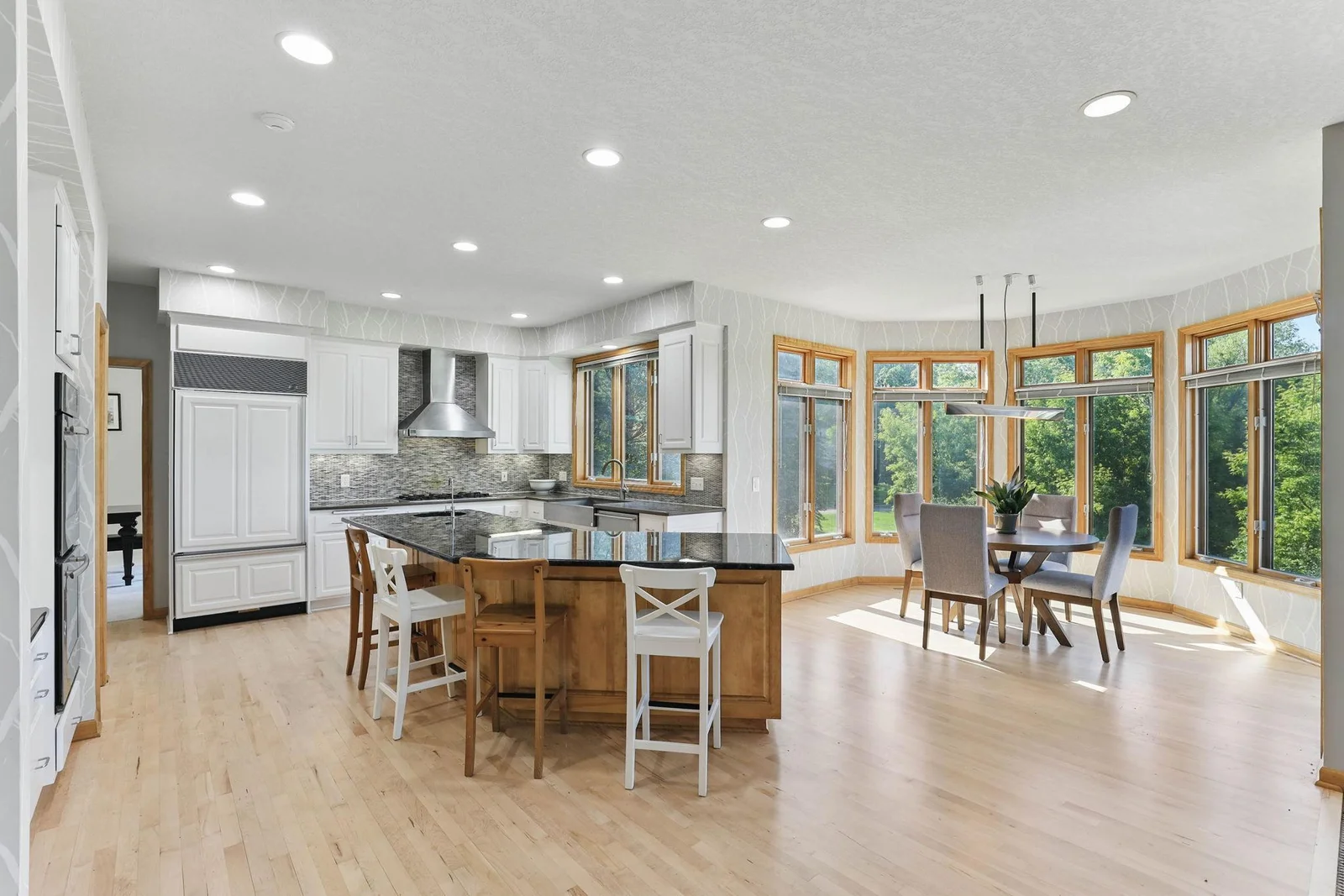 11-web-or-mls-18715-24th-Ave-N-11.jpg