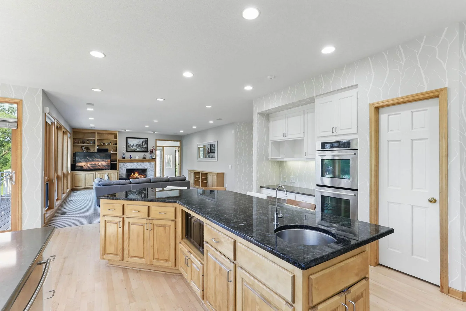 13-web-or-mls-18715-24th-Ave-N-13.jpg
