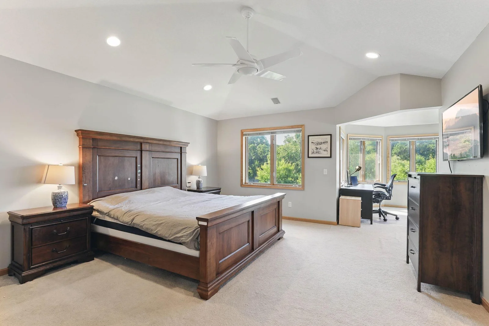 34-web-or-mls-18715-24th-Ave-N-34.jpg