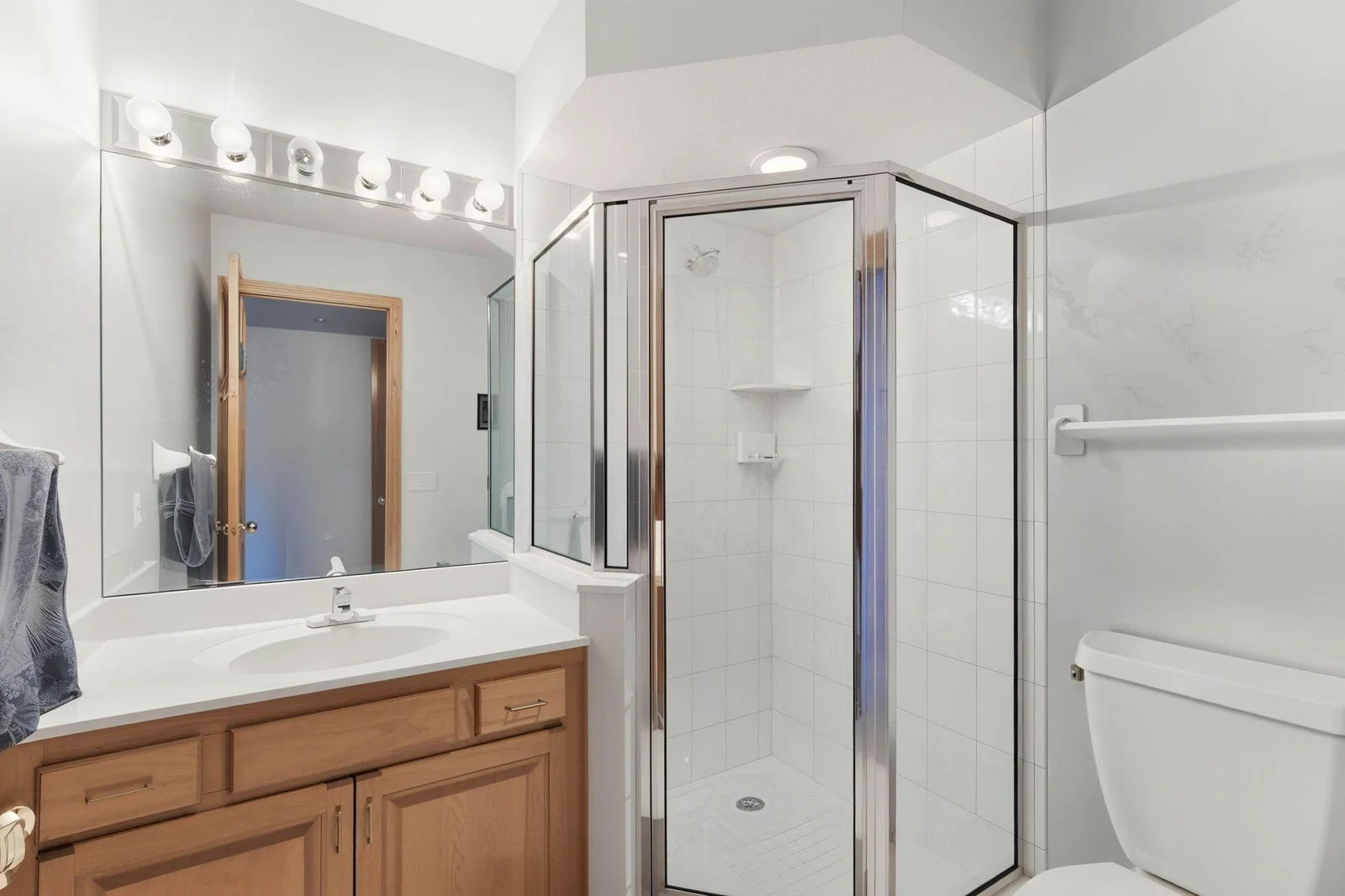 26-web-or-mls-18715-24th-Ave-N-26.jpg
