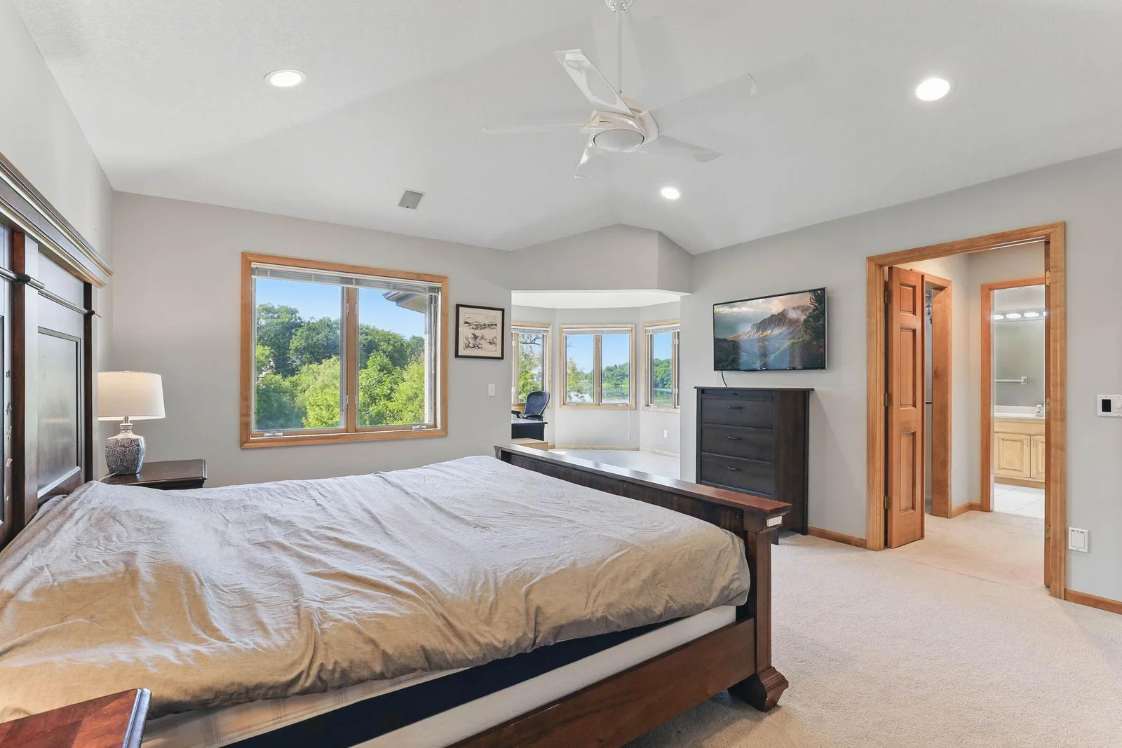35-web-or-mls-18715-24th-Ave-N-35.jpg