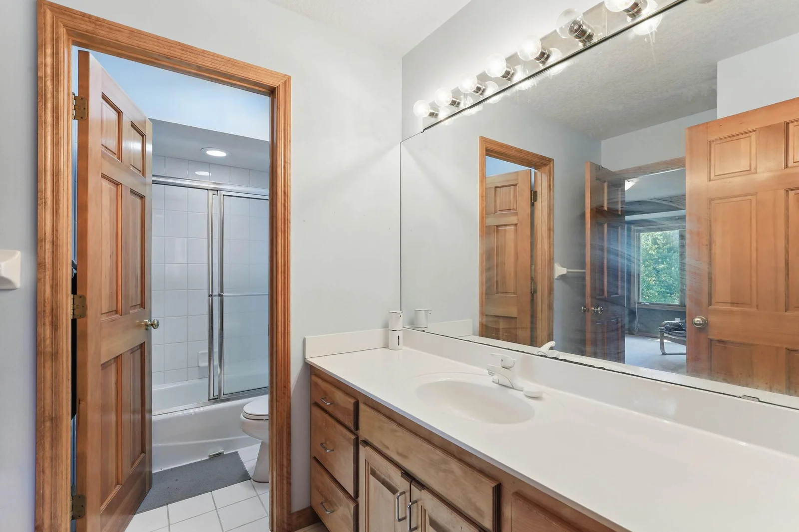 29-web-or-mls-18715-24th-Ave-N-29.jpg