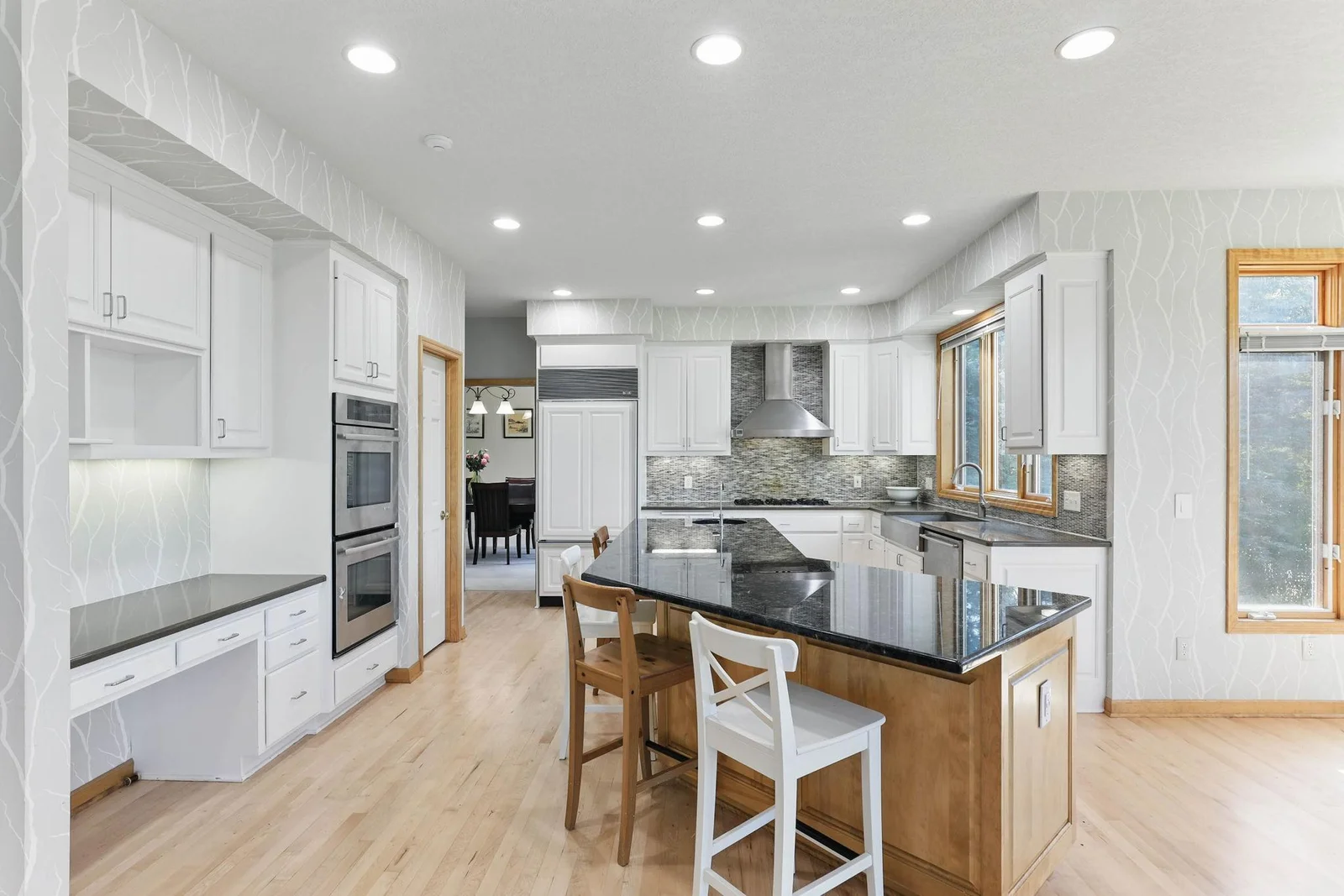 12-web-or-mls-18715-24th-Ave-N-12.jpg