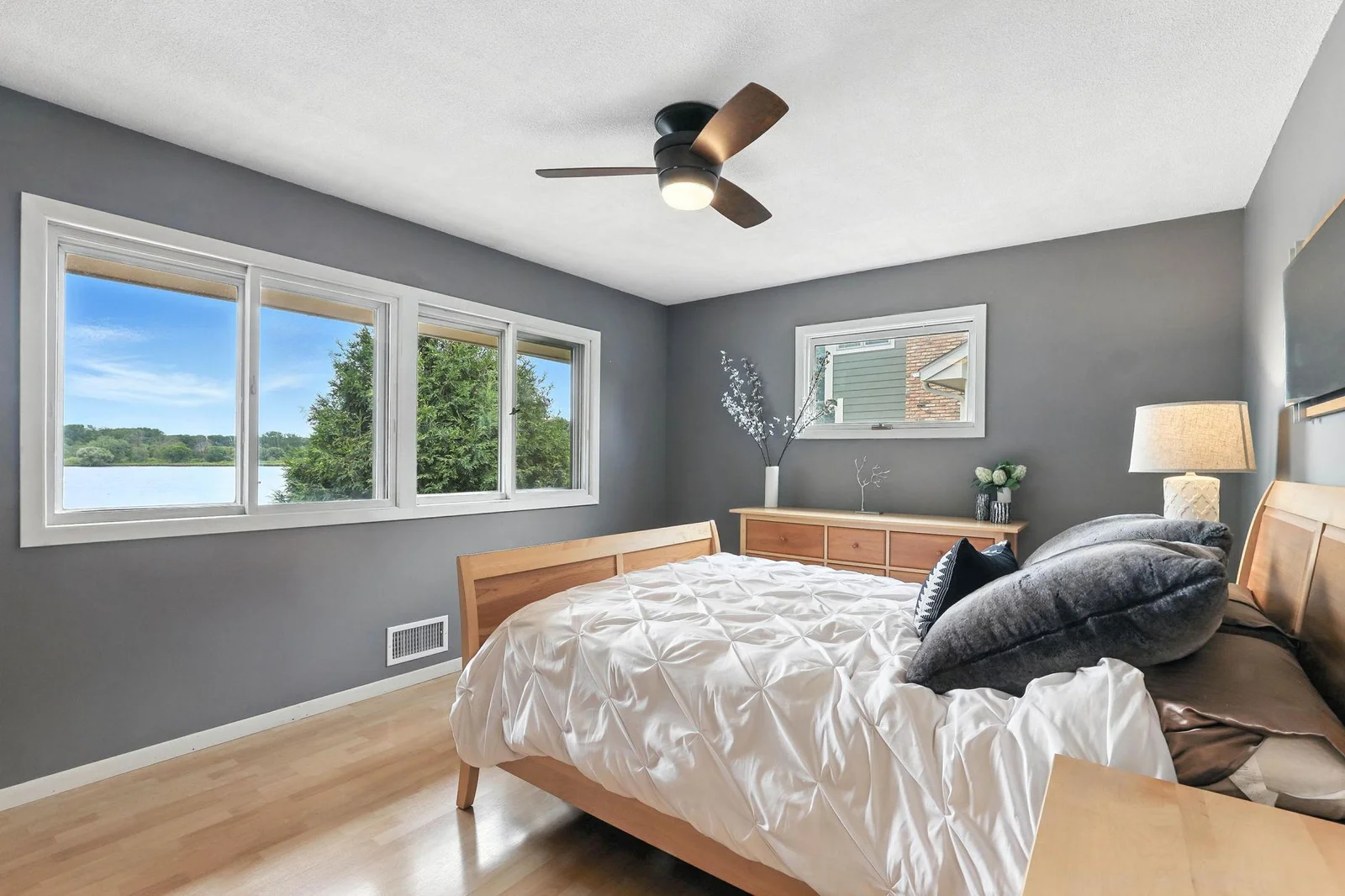 Primary Bedroom--main.jpg