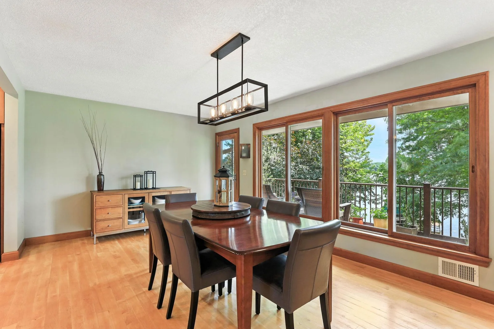 Dining room.jpg