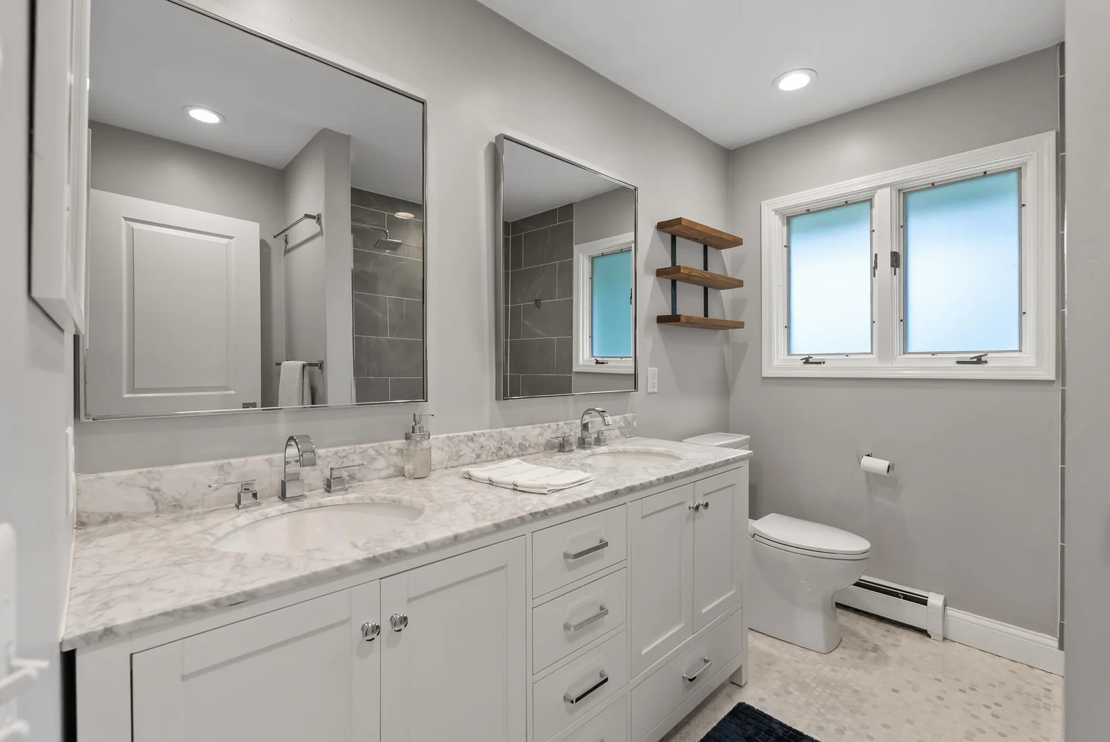 Double vanity & sinks