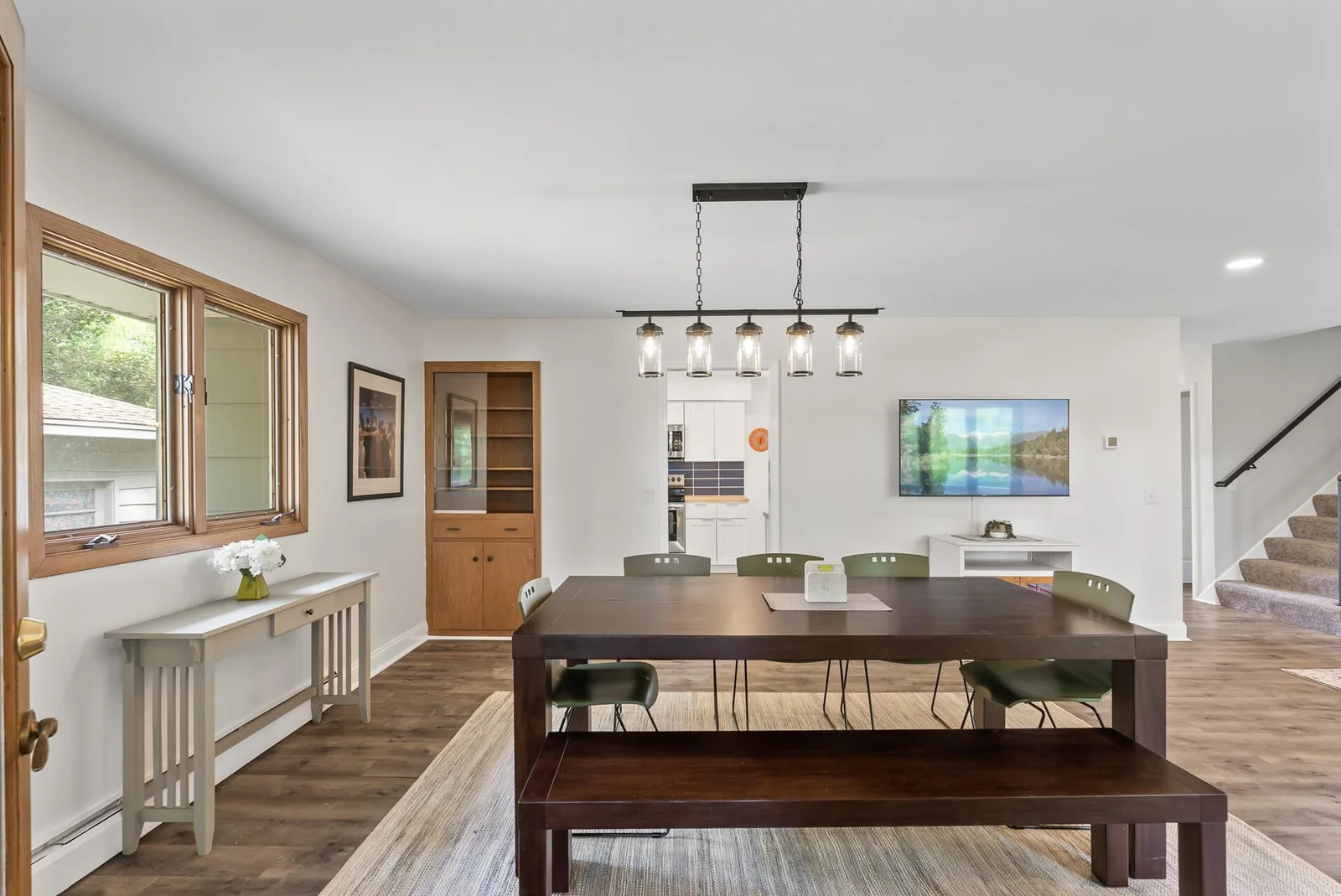 dining room to kitchen