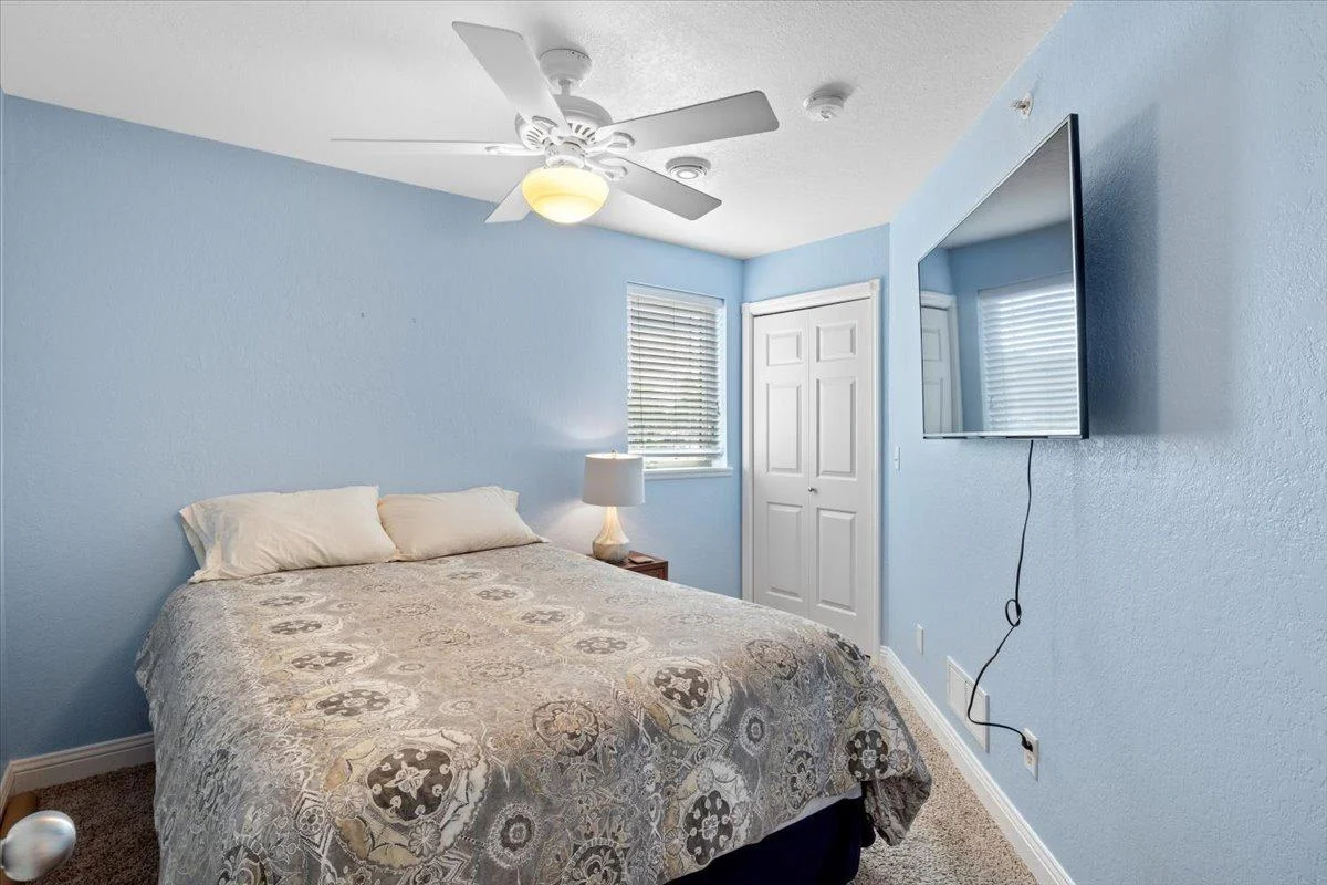 Bedroom 1 - Main Floor