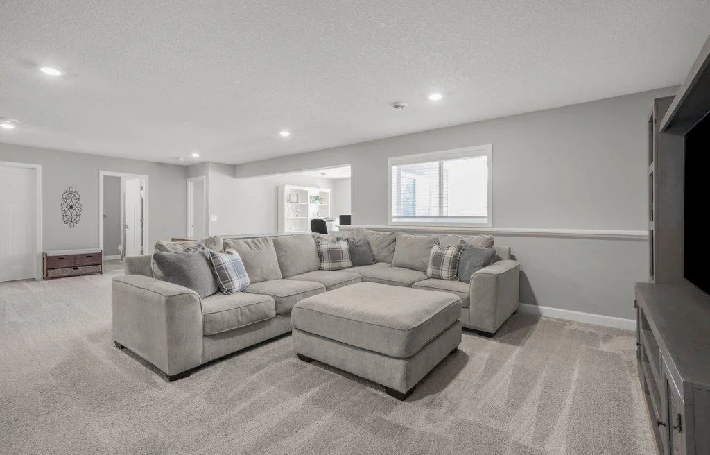 Lower Level Family/Rec Room, Big Screen TV attached Stays with the Home!