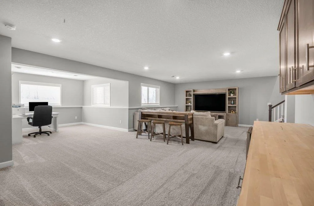 Huge Recreation Room