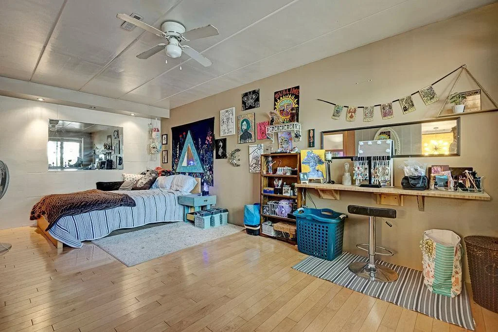 5238406thStreet-15.jpg