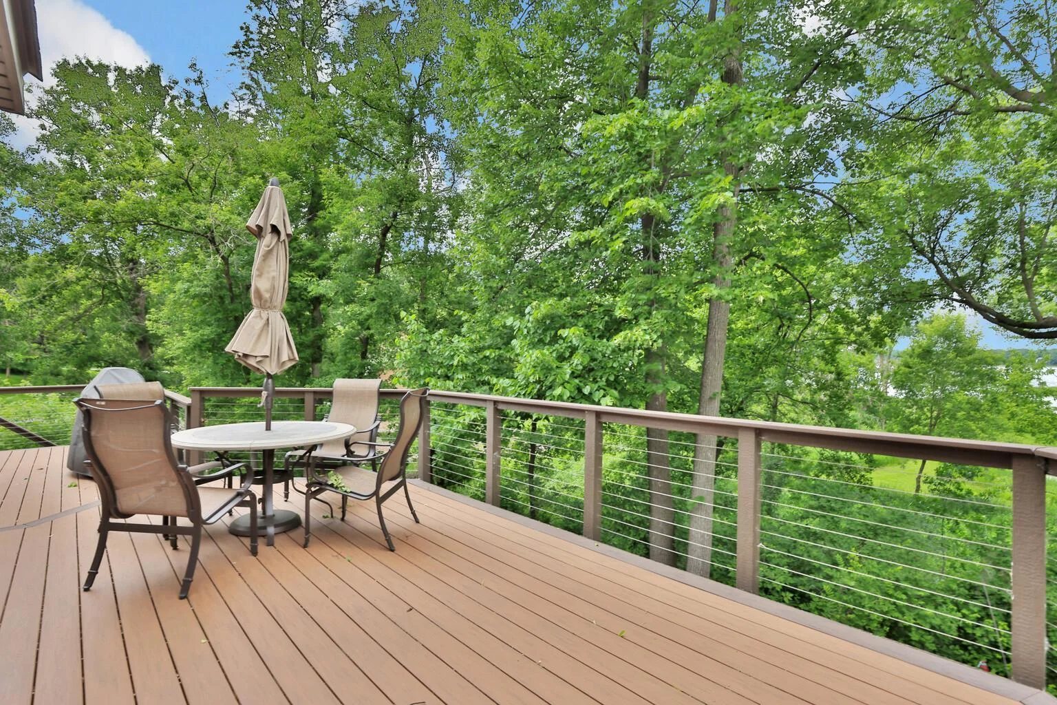 Maintenance Free Deck Off Eat-in Kitchen