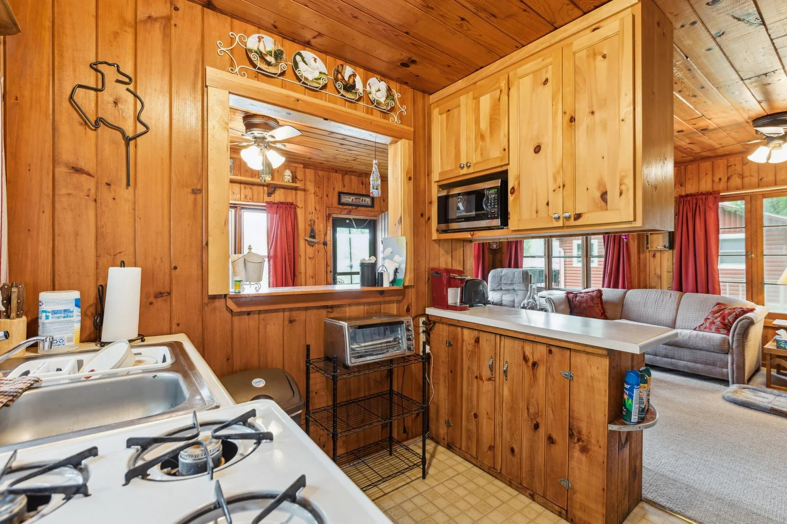You have all the essentials and plenty of space for all your cooking needs while you enjoy your time away at the lake.