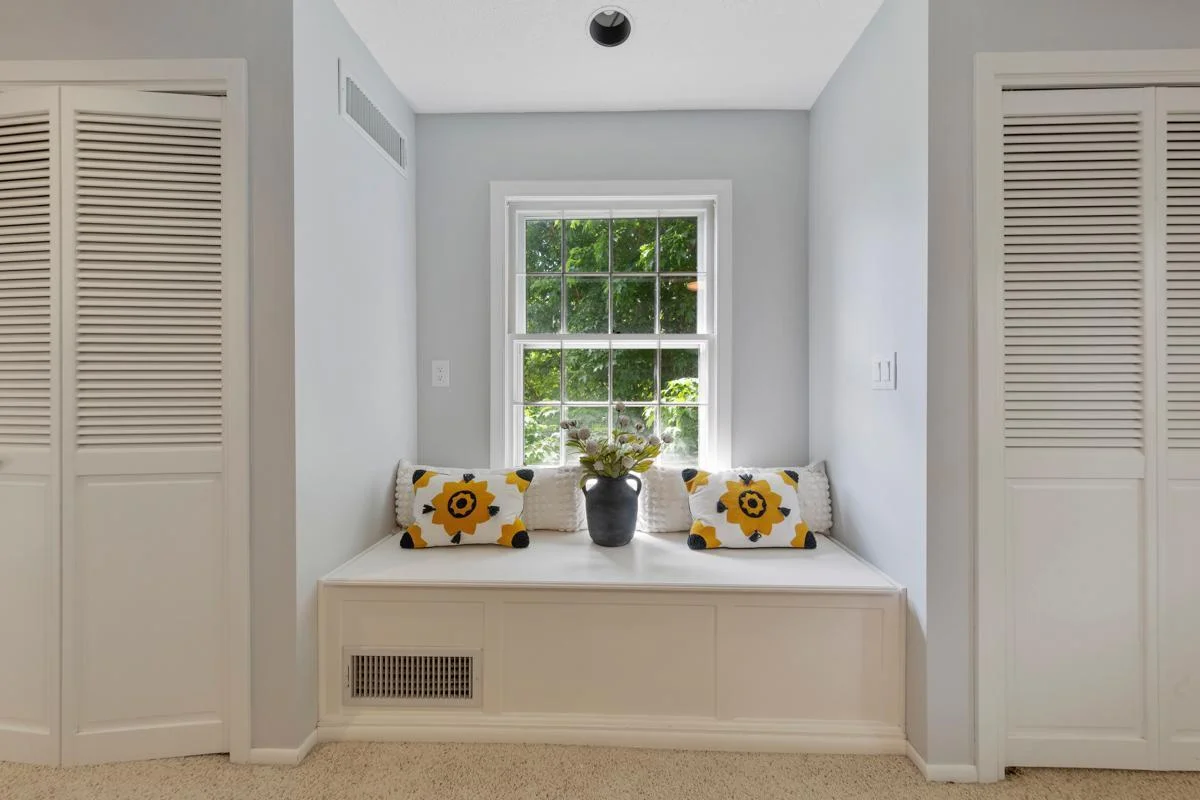 56 Main bedroom.jpg