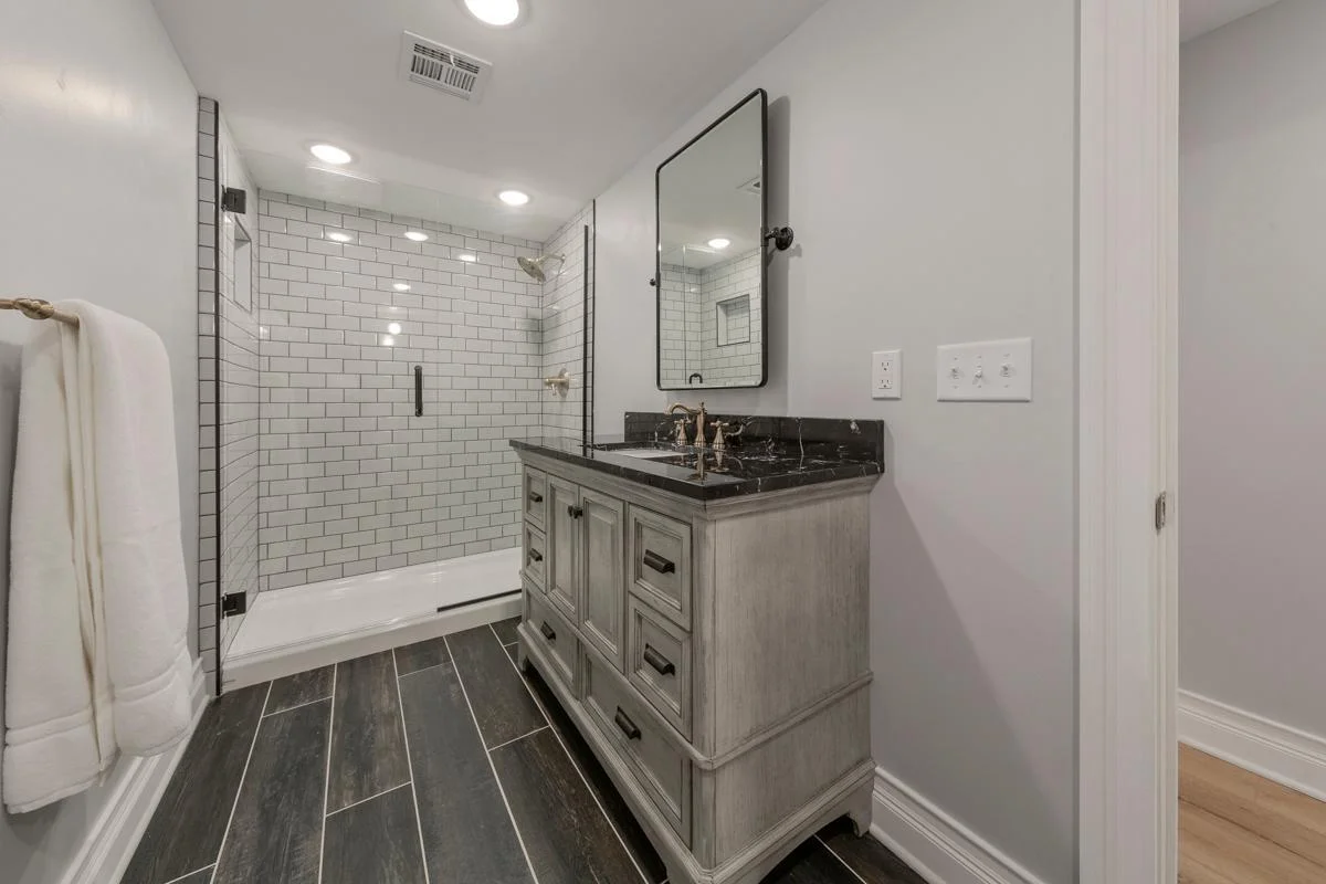 61 Bathroom_lower.jpg